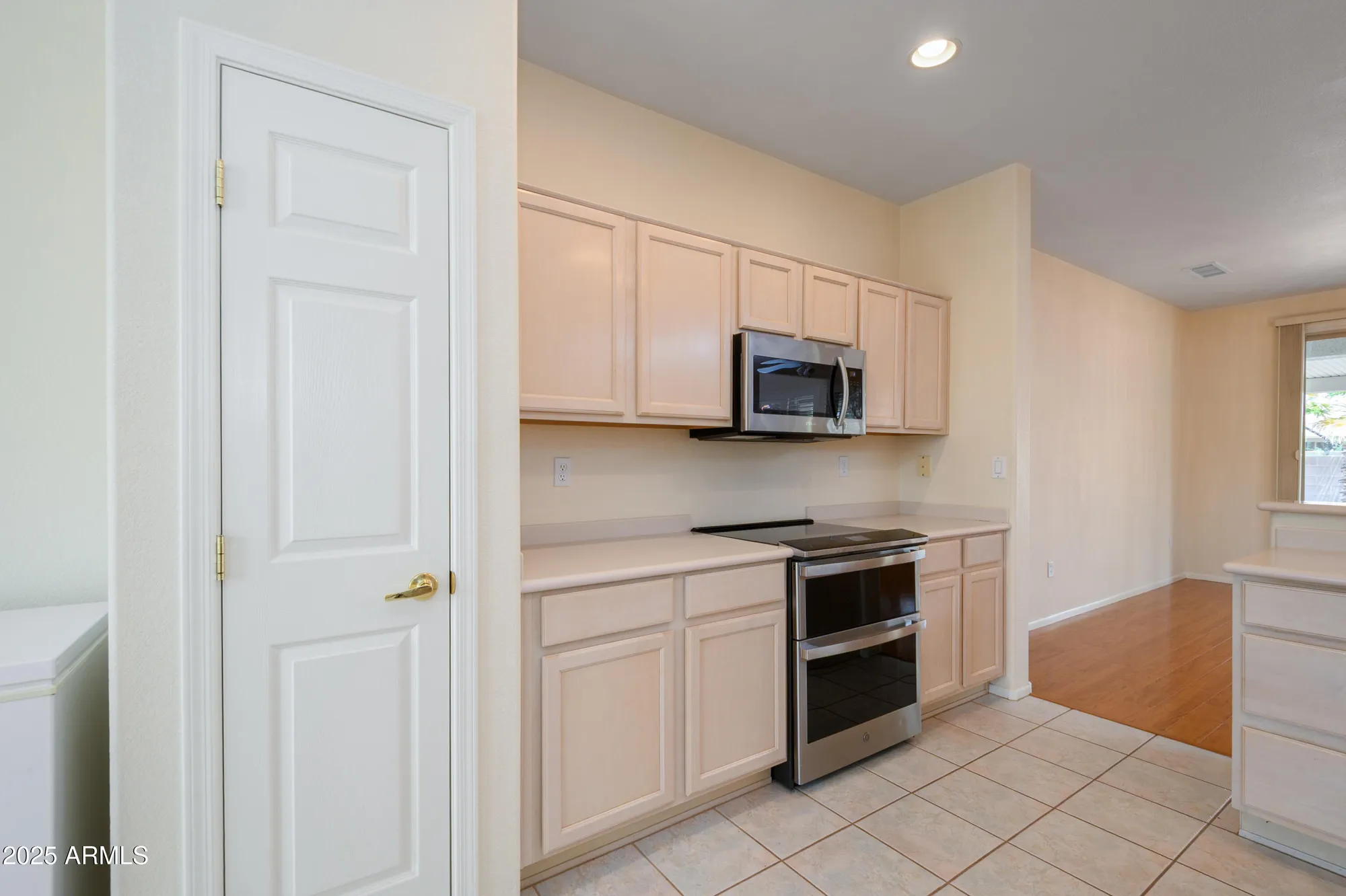 Property Slideshow image 10 of 22 | 16108 w quail creek ln, Surprise, AZ, 85374