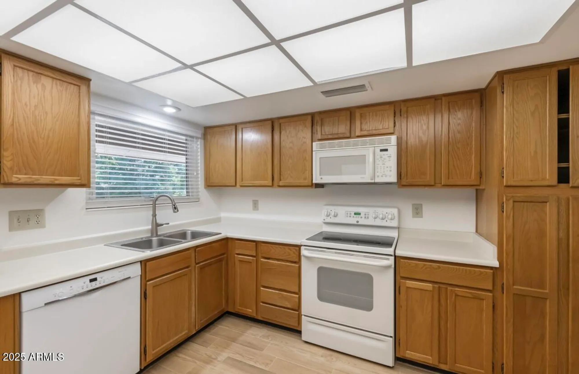 Property Slideshow image 12 of 41 | 13130 w seville dr, Sun City West, AZ, 85375