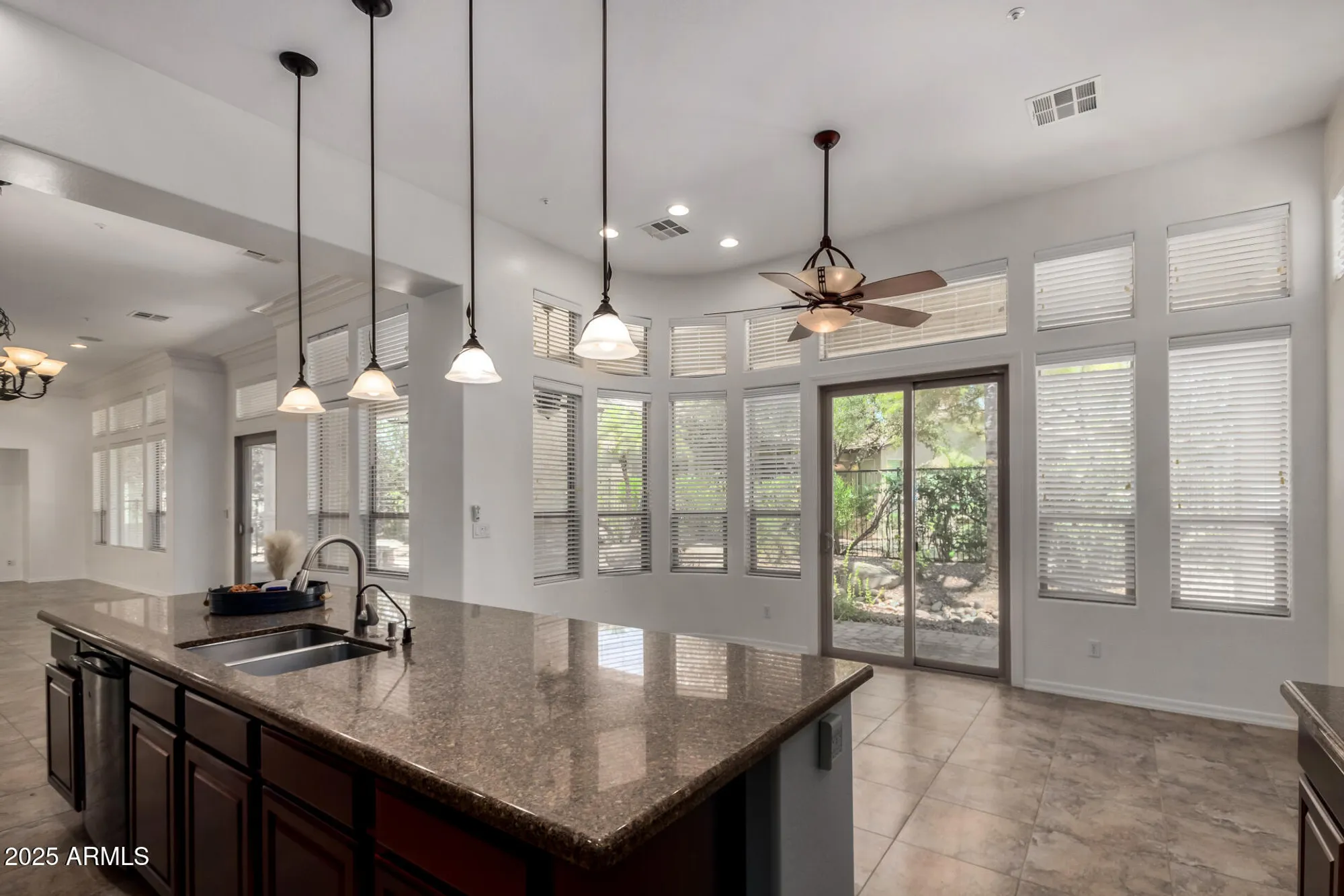 Property Slideshow image 13 of 41 | 12988 w kokopelli dr, Peoria, AZ, 85383