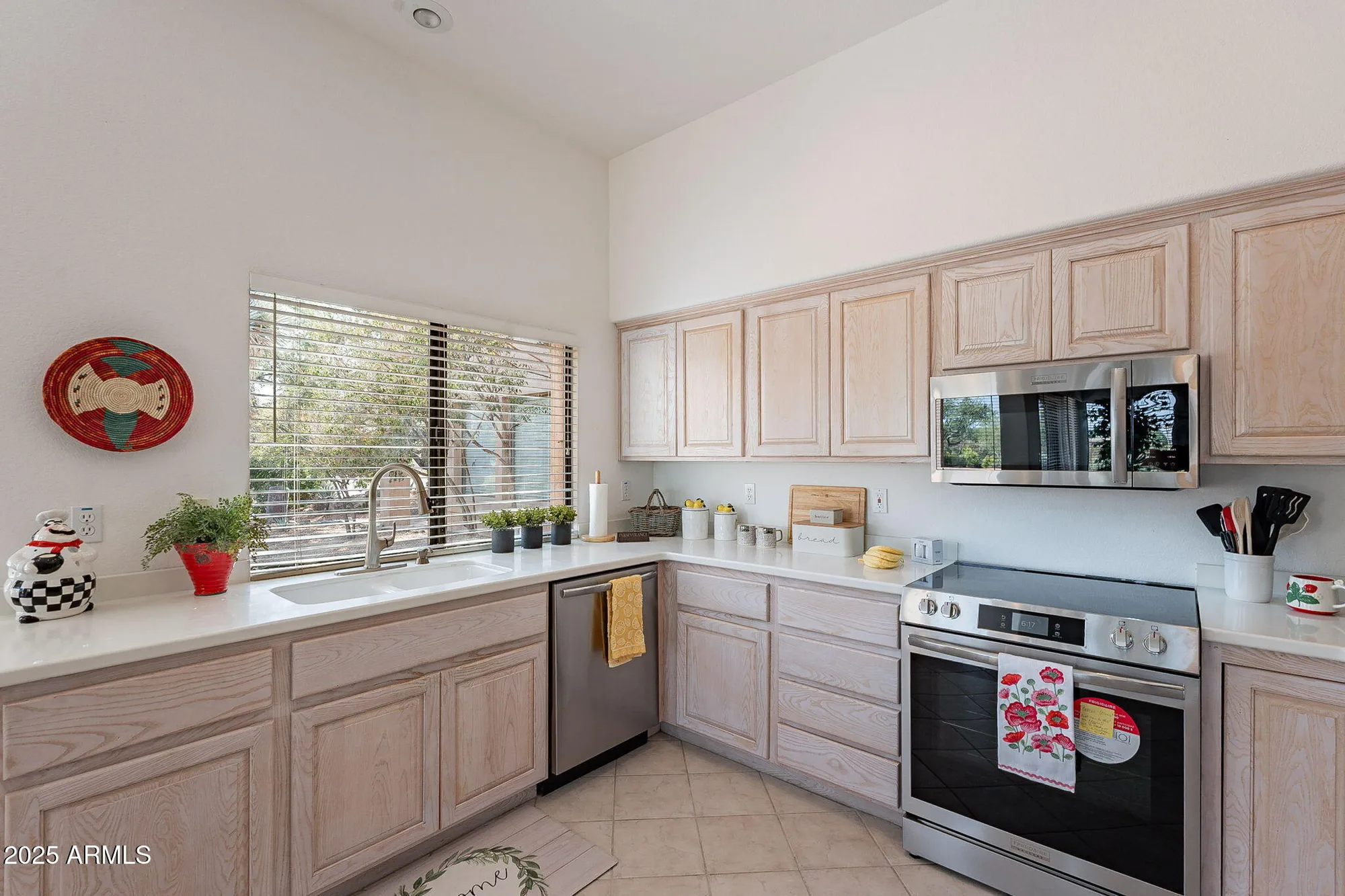 Property Slideshow image 11 of 51 | 18637 e amarado cir, Rio Verde, AZ, 85263