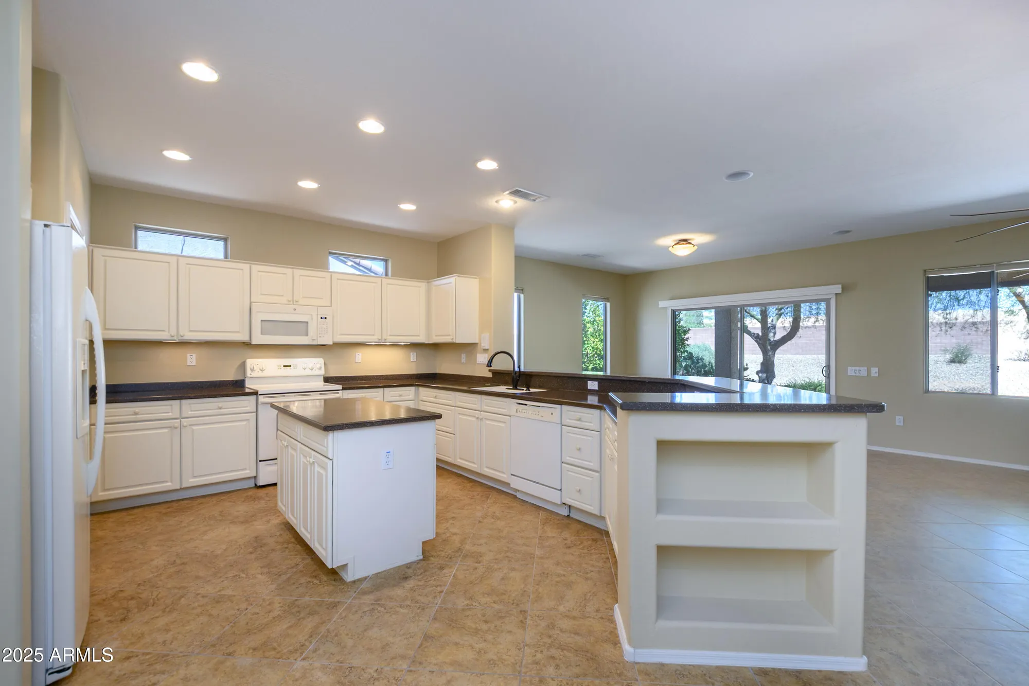 Property Slideshow image 19 of 73 | 20972 n canyon whisper dr, Surprise, AZ, 85387