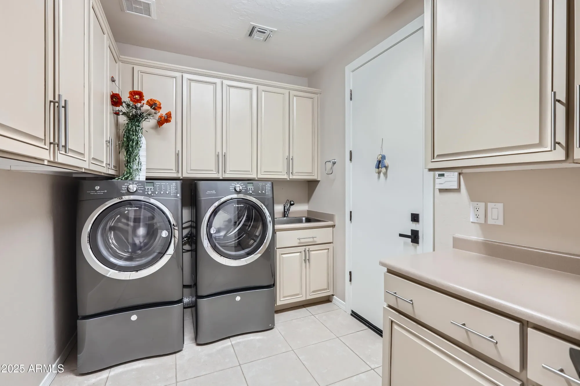 Property Slideshow image 20 of 24 | 41717 n moss springs ct, Anthem, AZ, 85086