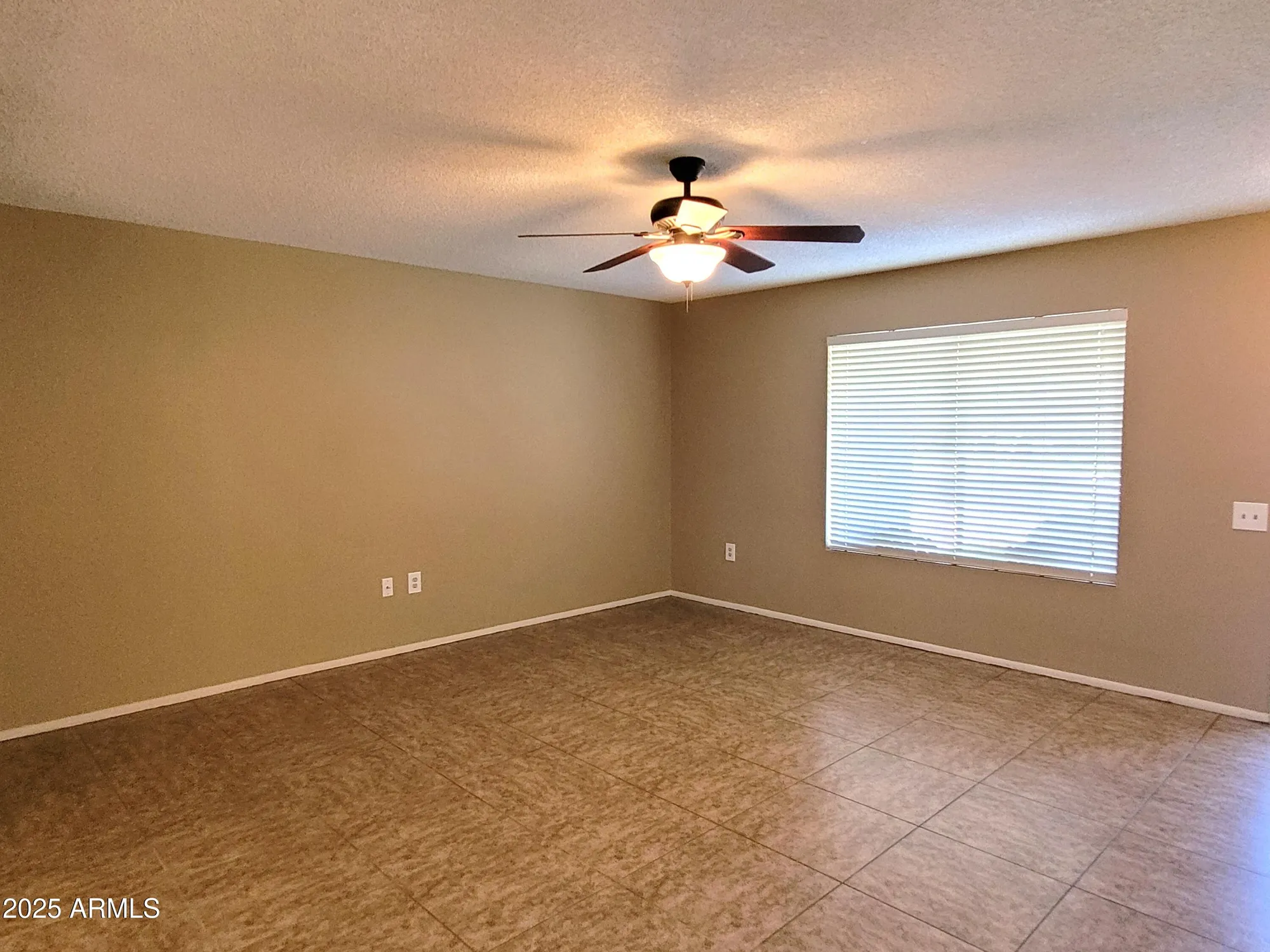 Property Slideshow image 10 of 23 | 11005 w kelso dr, Sun City, AZ, 85351