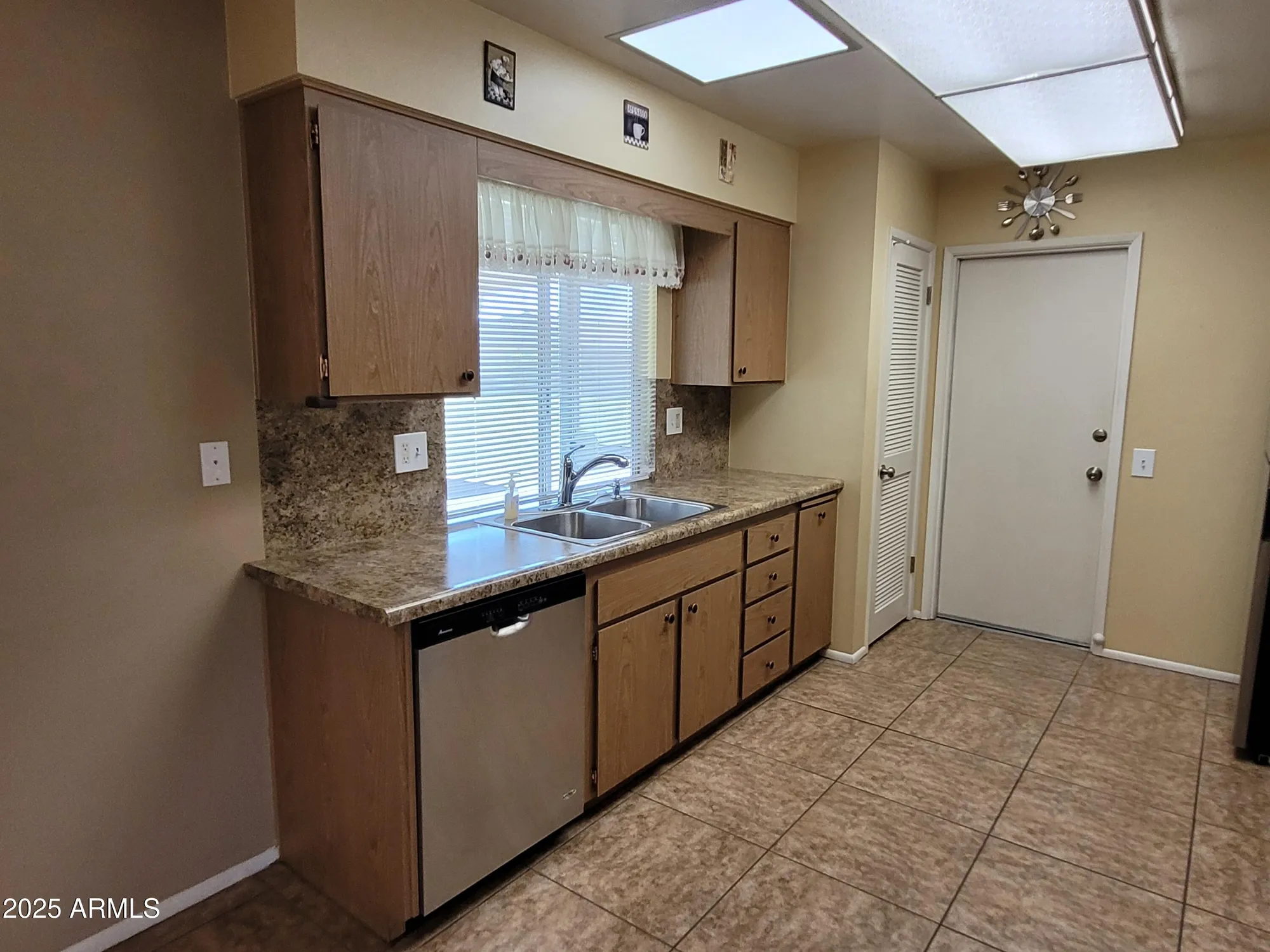 Property Slideshow image 14 of 23 | 11005 w kelso dr, Sun City, AZ, 85351