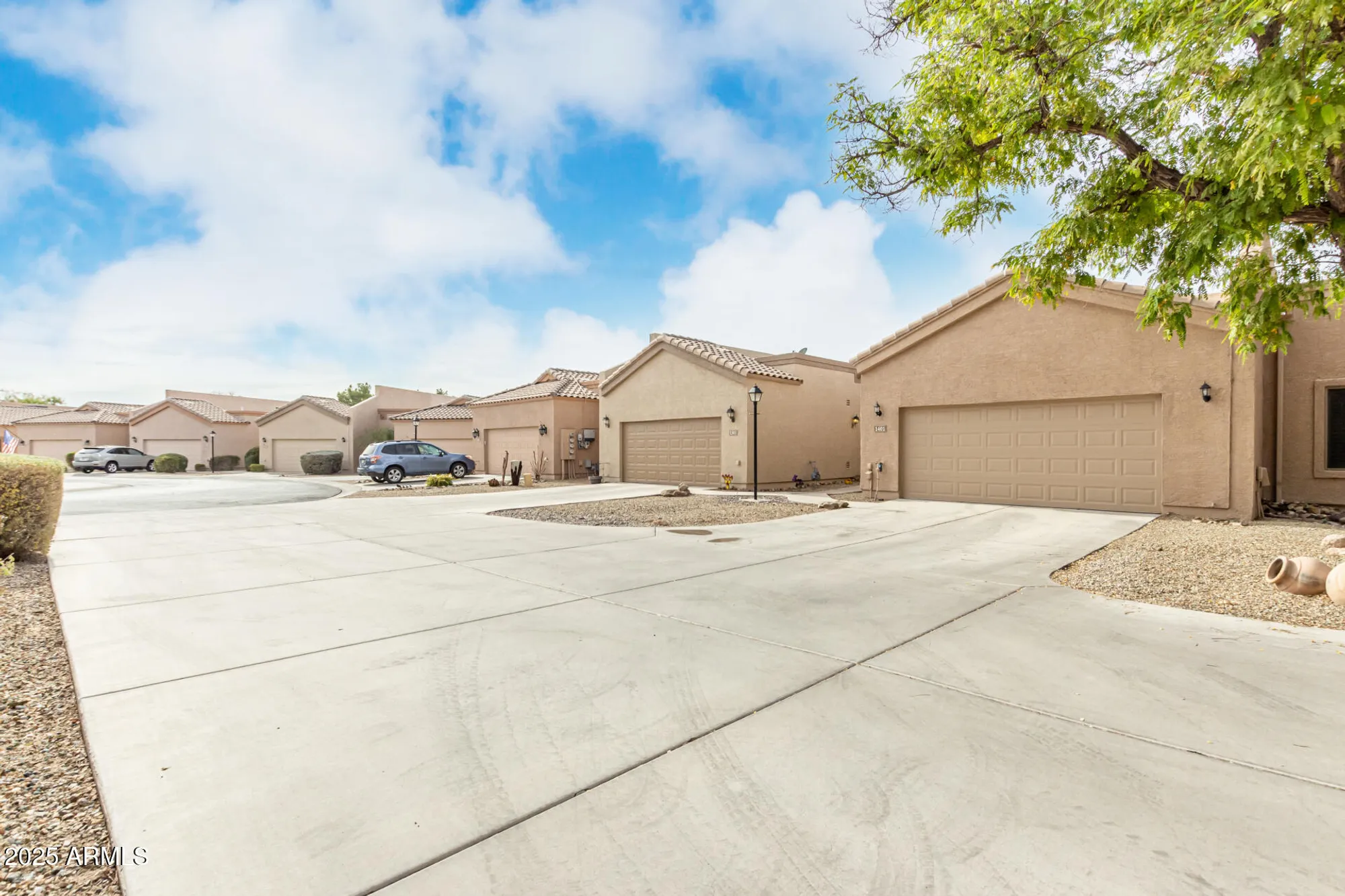 Property Slideshow image 2 of 31 | 18650 n 91st ave unit 1401, Peoria, AZ, 85382