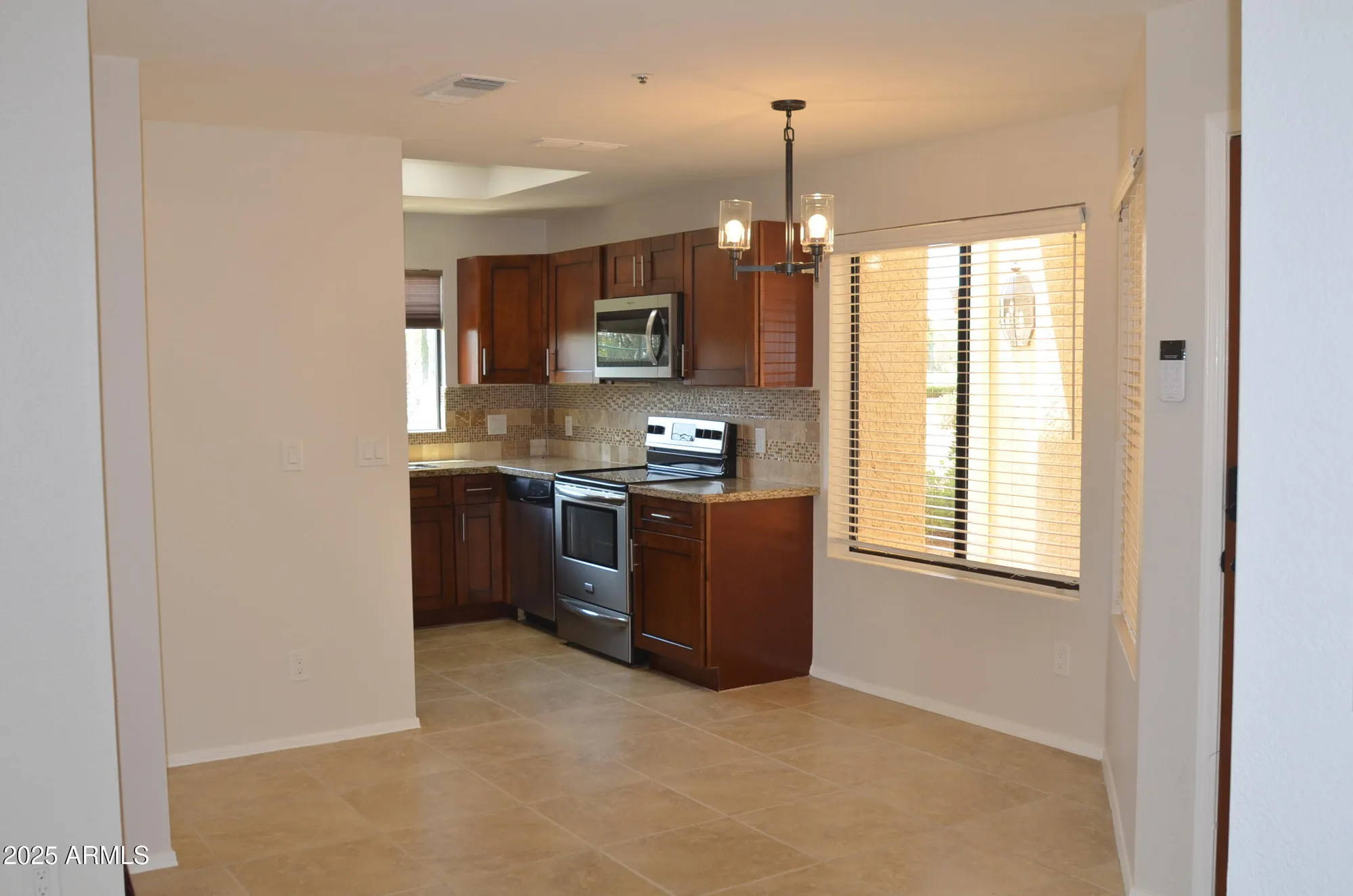 Property Slideshow image 13 of 29 | 19400 n westbrook pkwy 121, Peoria, AZ, 85382