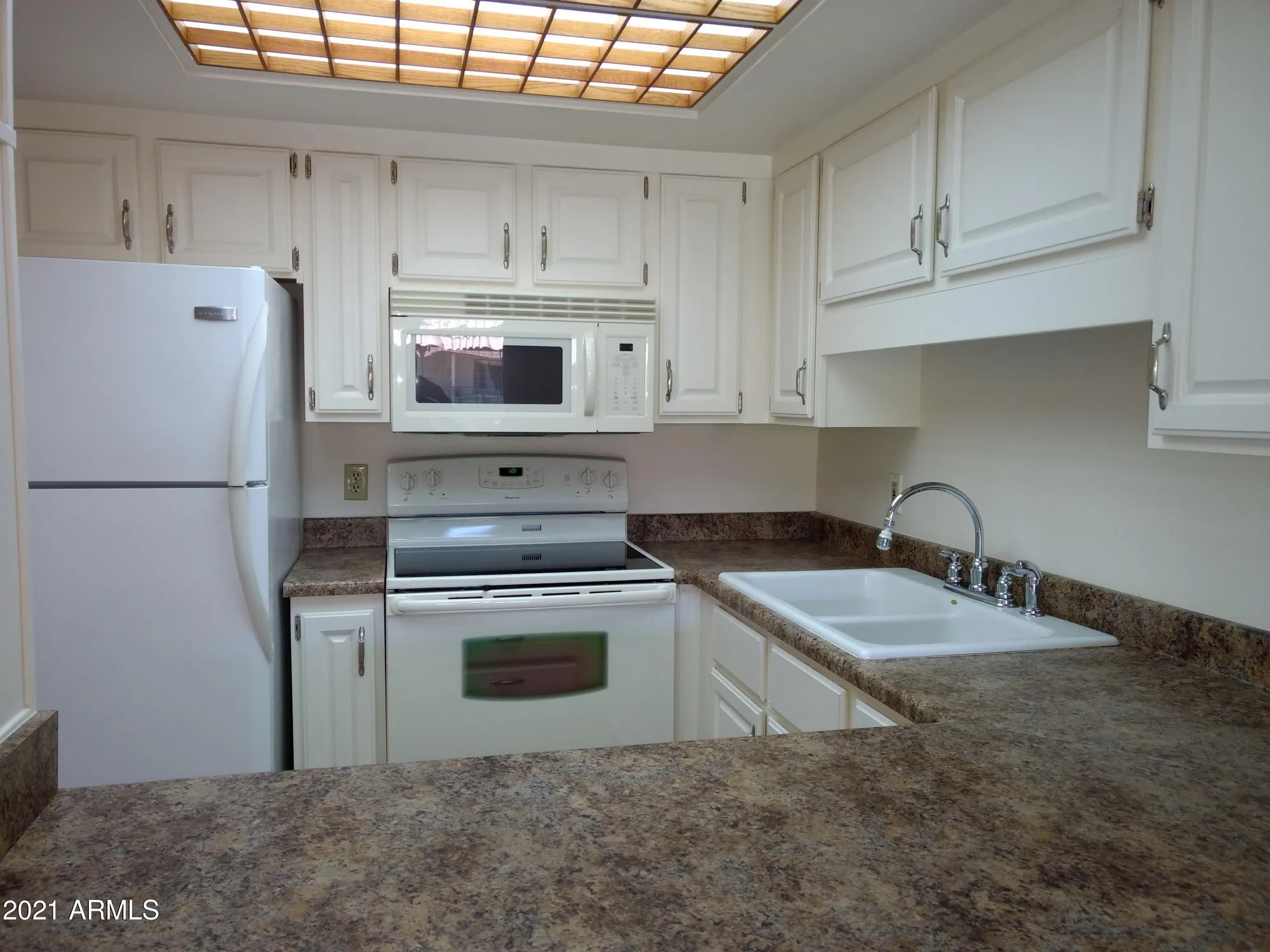 Property Slideshow image 5 of 34 | 10330 w thunderbird blvd a333, Sun City, AZ, 85351