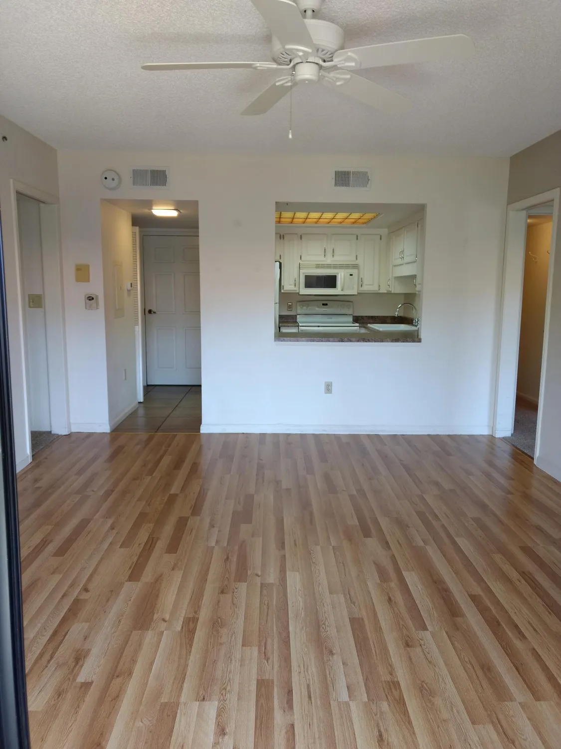 Property Slideshow image 6 of 34 | 10330 w thunderbird blvd a333, Sun City, AZ, 85351