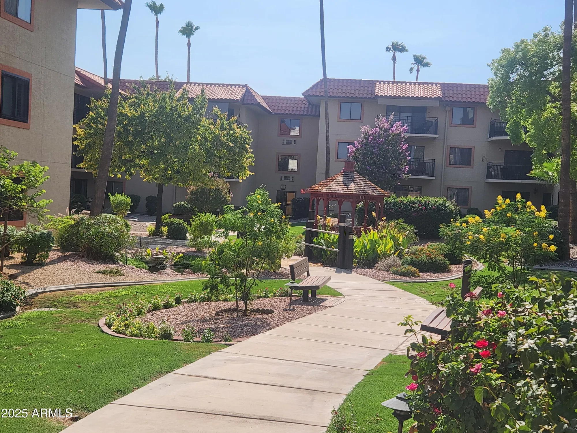 Property Slideshow image 18 of 20 | 10330 w thunderbird blvd b110, Sun City, AZ, 85351