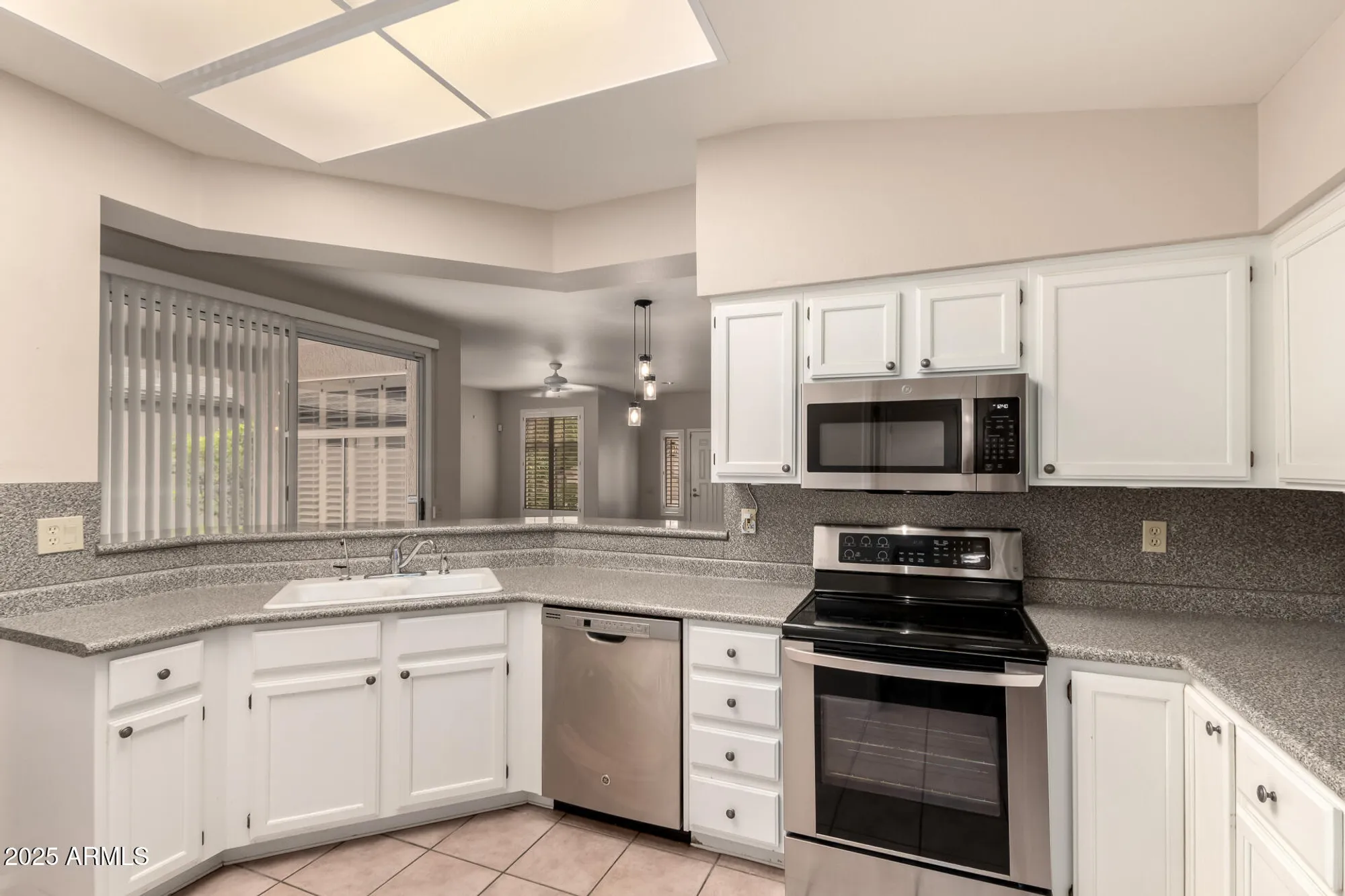 Property Slideshow image 7 of 19 | 19951 n greenview dr, Sun City West, AZ, 85375