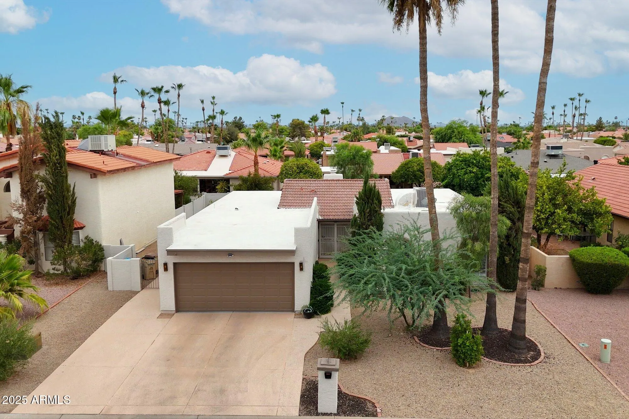 Property Slideshow image 1 of 34 | 10421 e silvertree dr, Sun Lakes, AZ, 85248