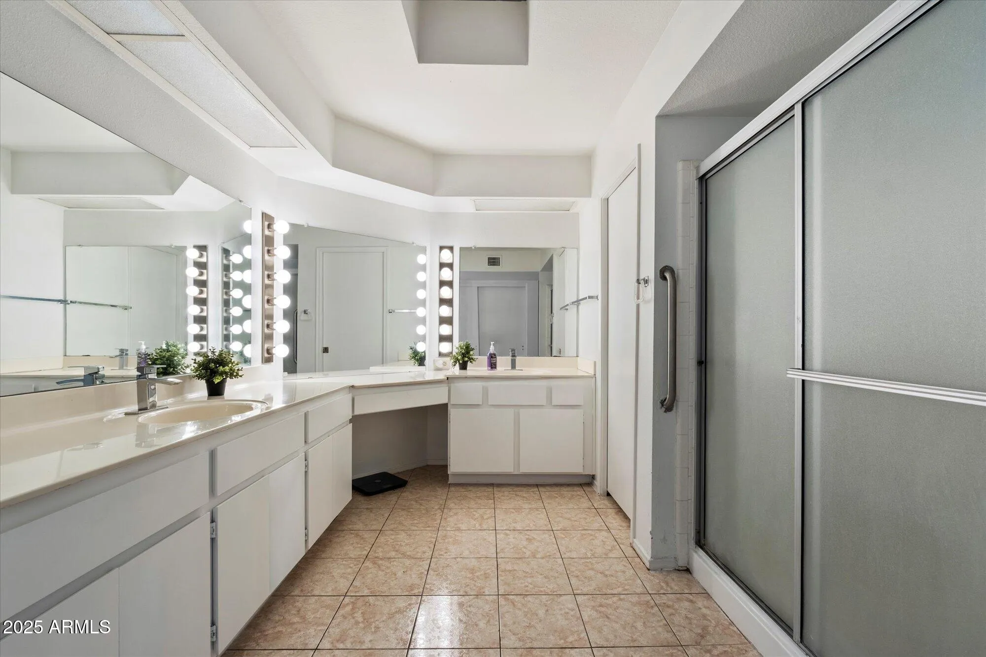 Property Slideshow image 16 of 34 | 10421 e silvertree dr, Sun Lakes, AZ, 85248