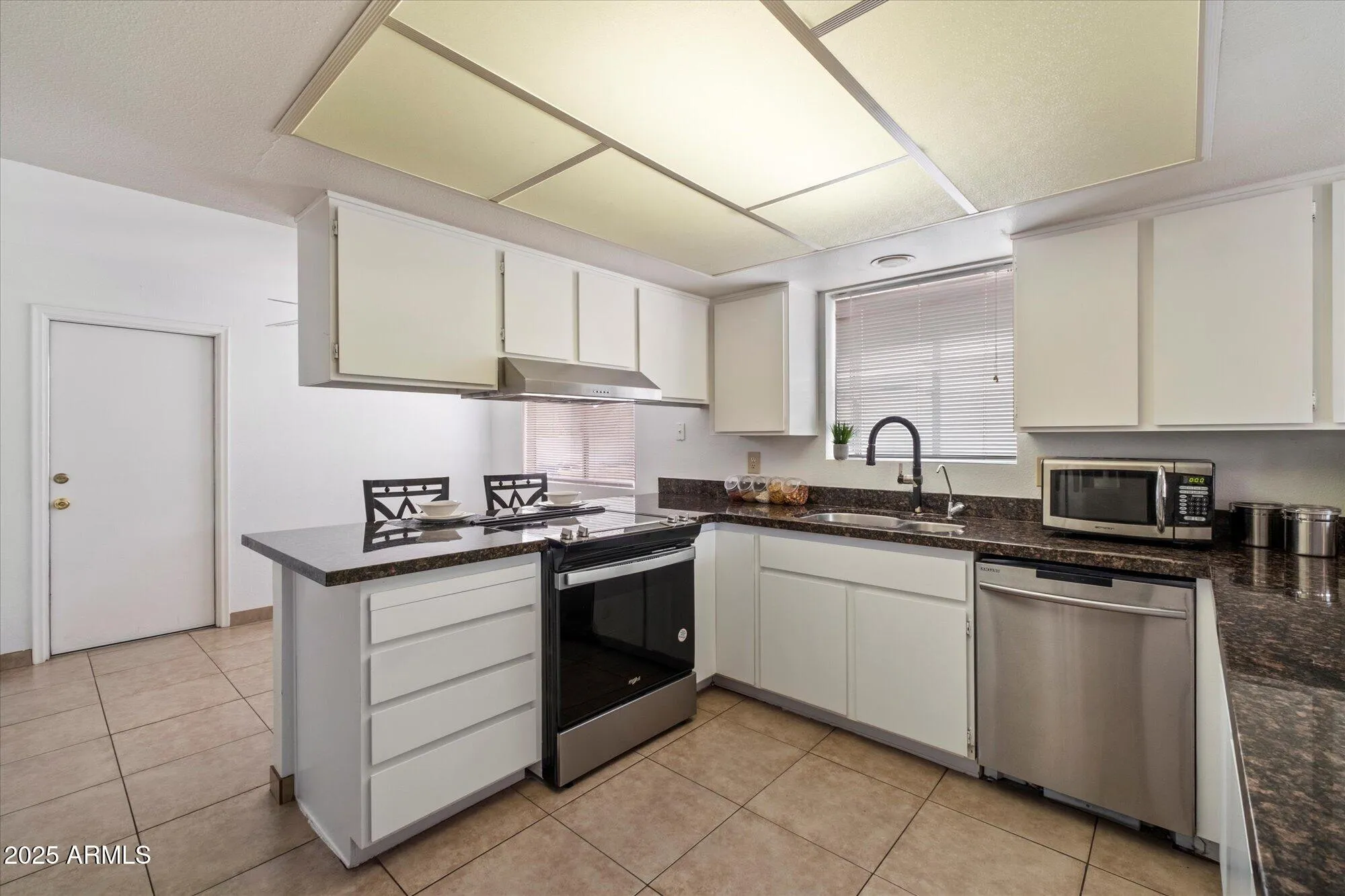 Property Slideshow image 10 of 34 | 10421 e silvertree dr, Sun Lakes, AZ, 85248