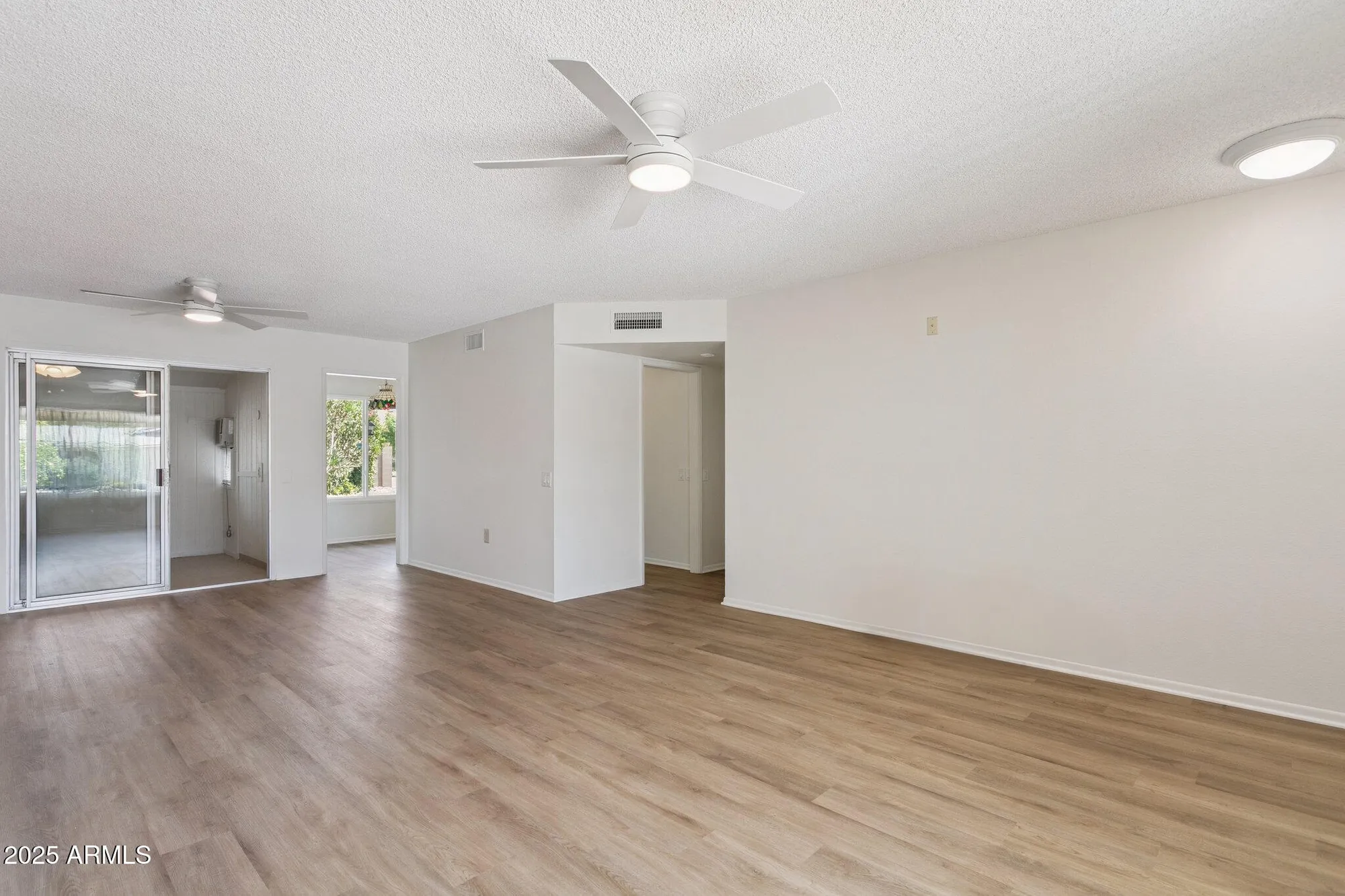 Property Slideshow image 9 of 29 | 20046 n welk dr, Sun City, AZ, 85373