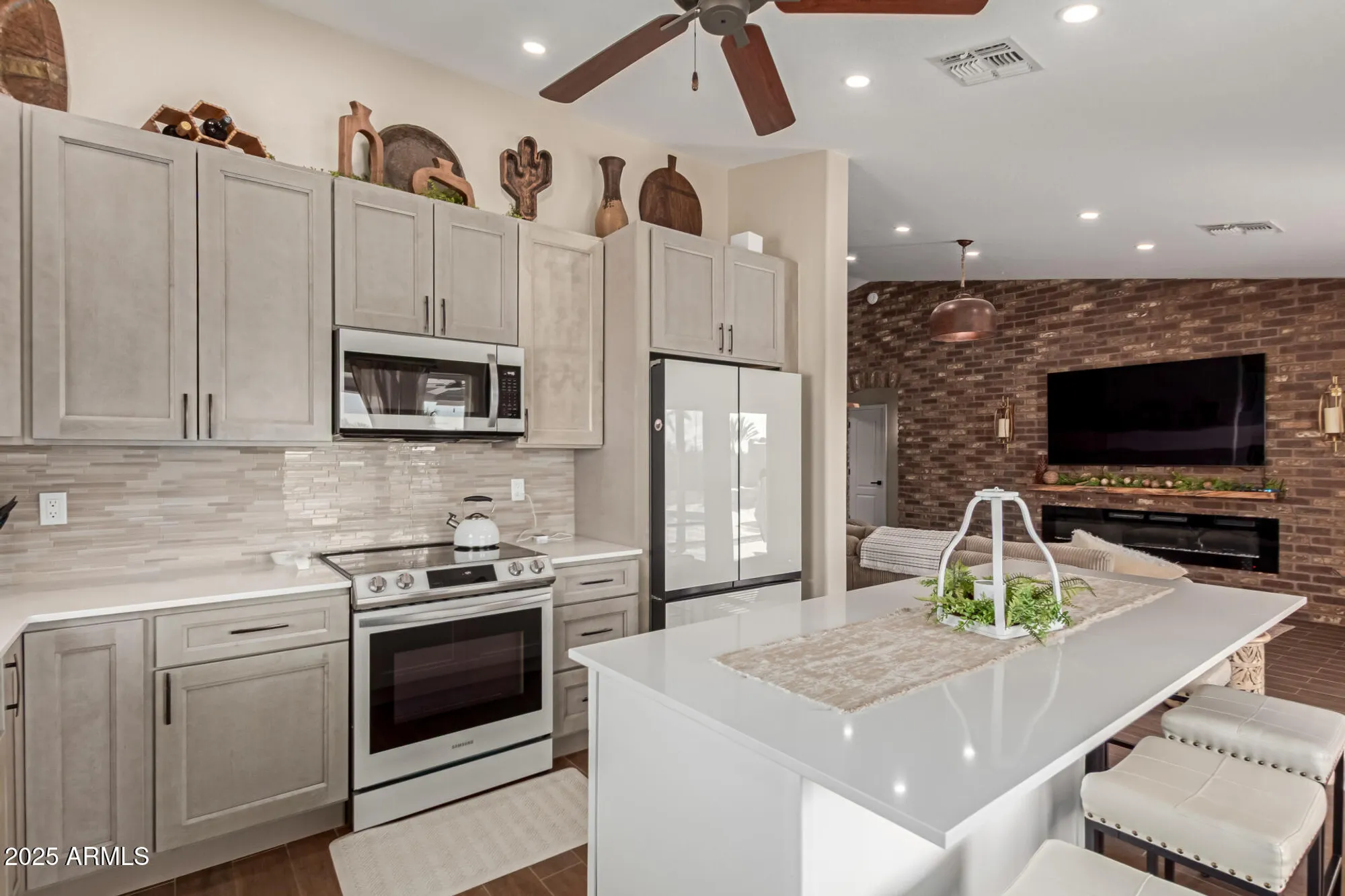 Property Slideshow image 2 of 19 | 10672 w ross ave, Peoria, AZ, 85382