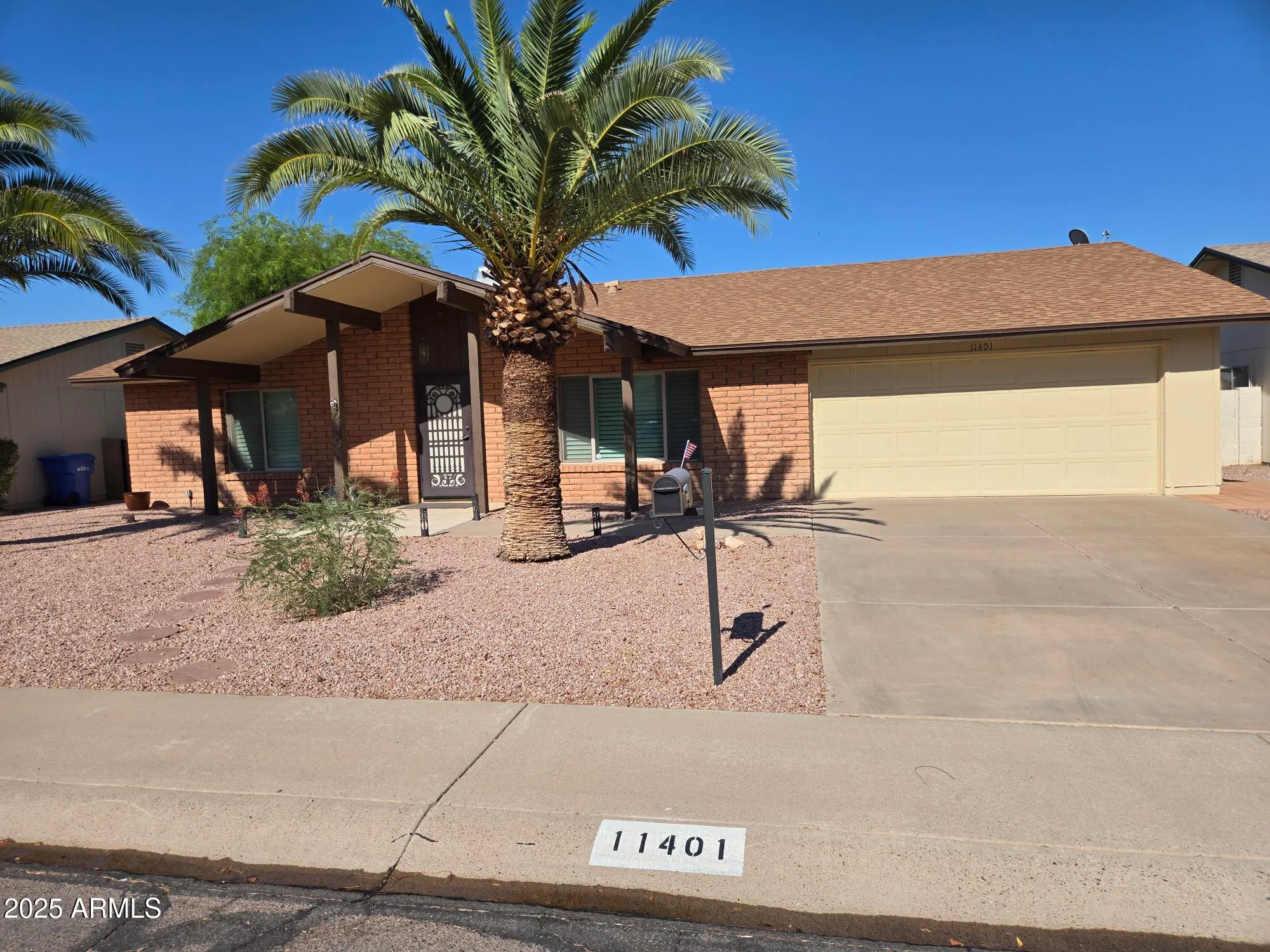 Property Slideshow image 2 of 37 | 11401 s shoshoni dr, Phoenix, AZ, 85044