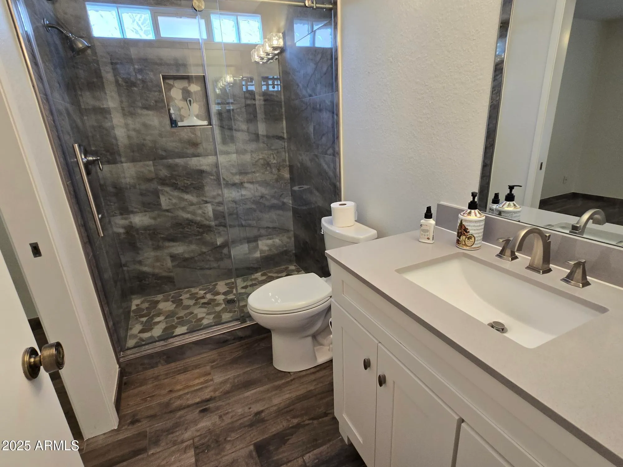 Property Slideshow image 32 of 37 | 11401 s shoshoni dr, Phoenix, AZ, 85044
