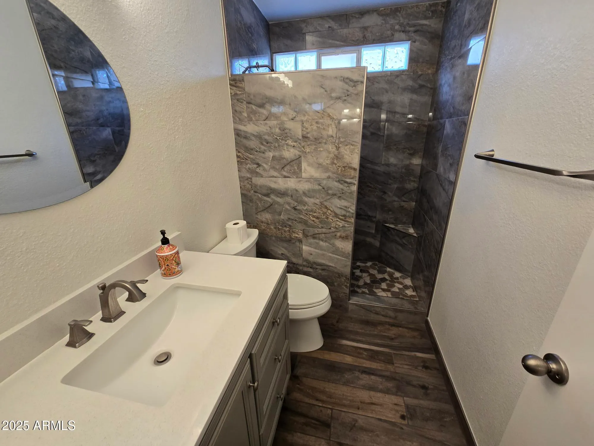 Property Slideshow image 25 of 37 | 11401 s shoshoni dr, Phoenix, AZ, 85044