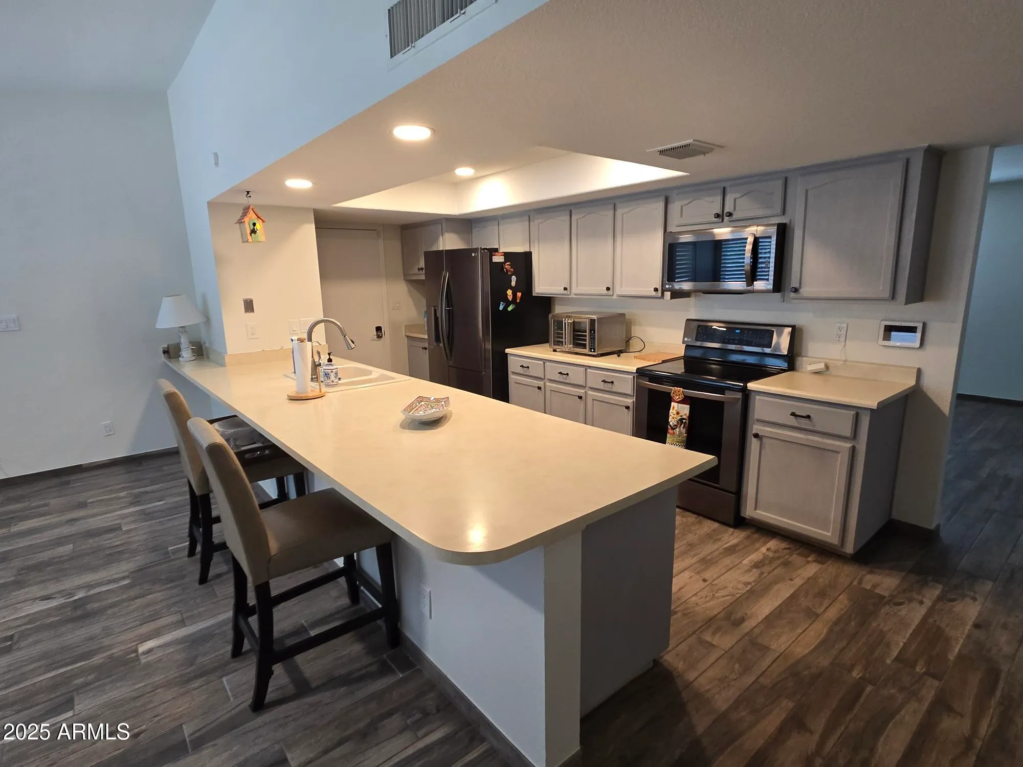 Property Slideshow image 15 of 37 | 11401 s shoshoni dr, Phoenix, AZ, 85044