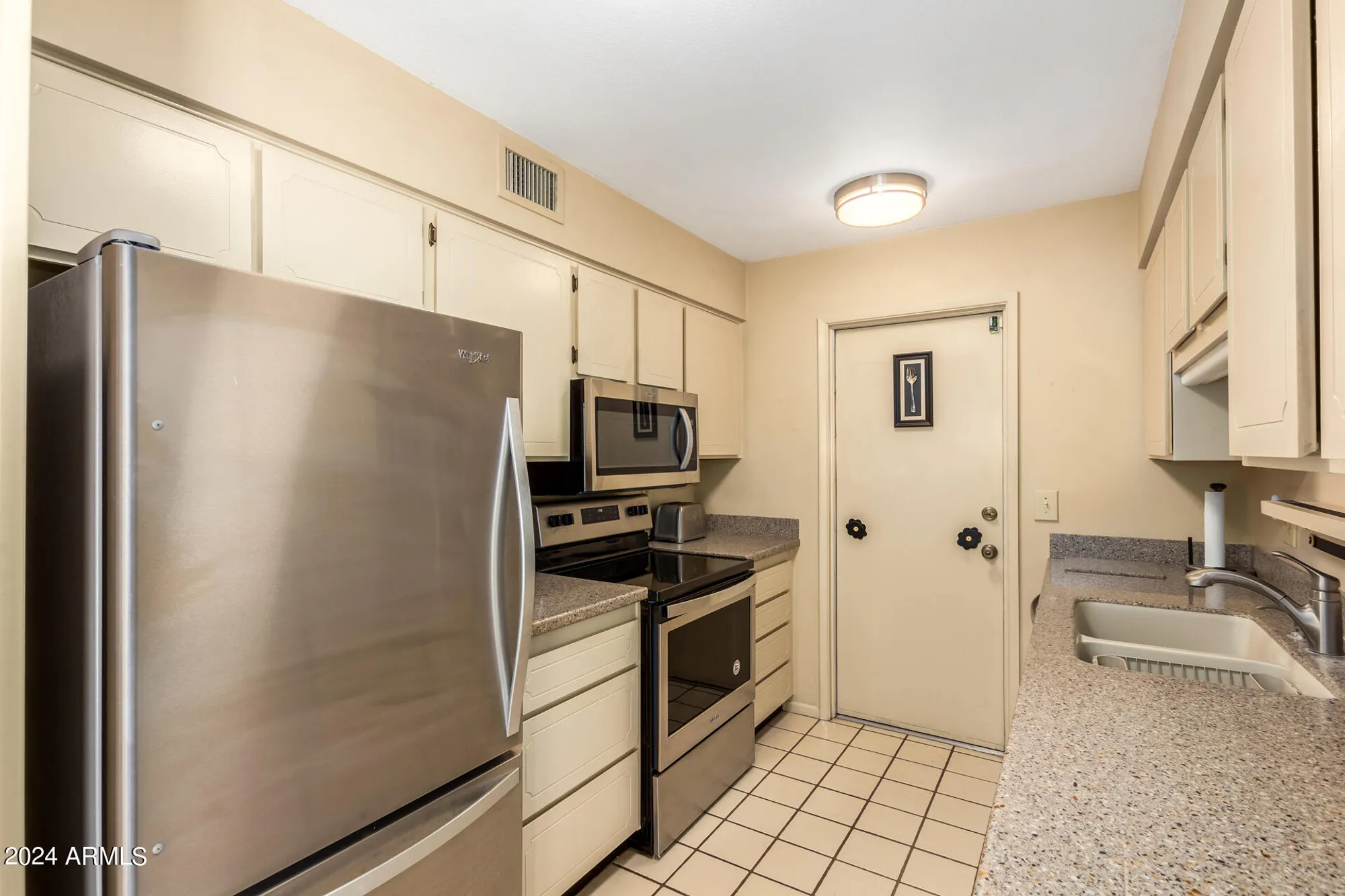 Property Slideshow image 7 of 23 | 10477 w highwood ln, Sun City, AZ, 85373