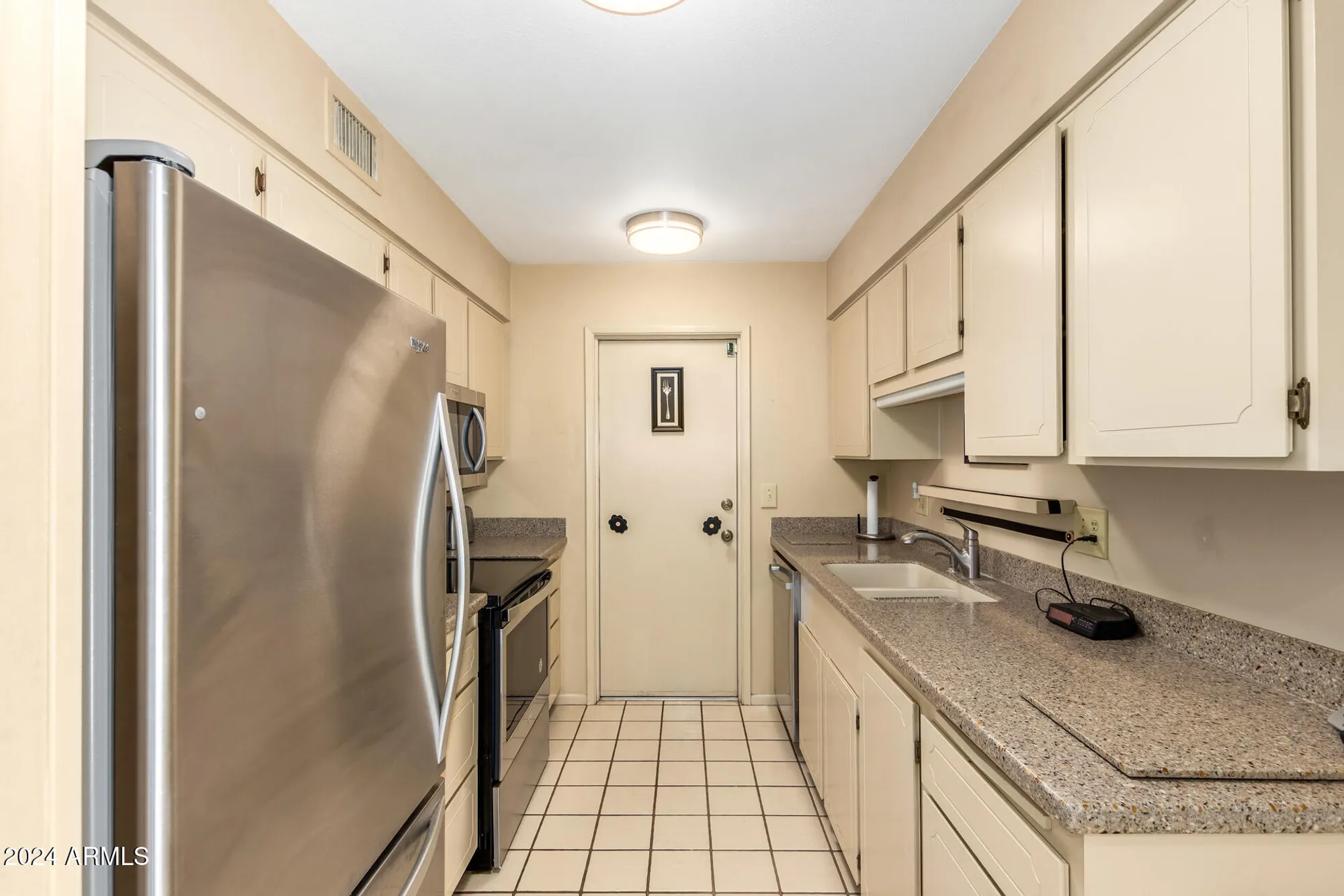 Property Slideshow image 8 of 23 | 10477 w highwood ln, Sun City, AZ, 85373