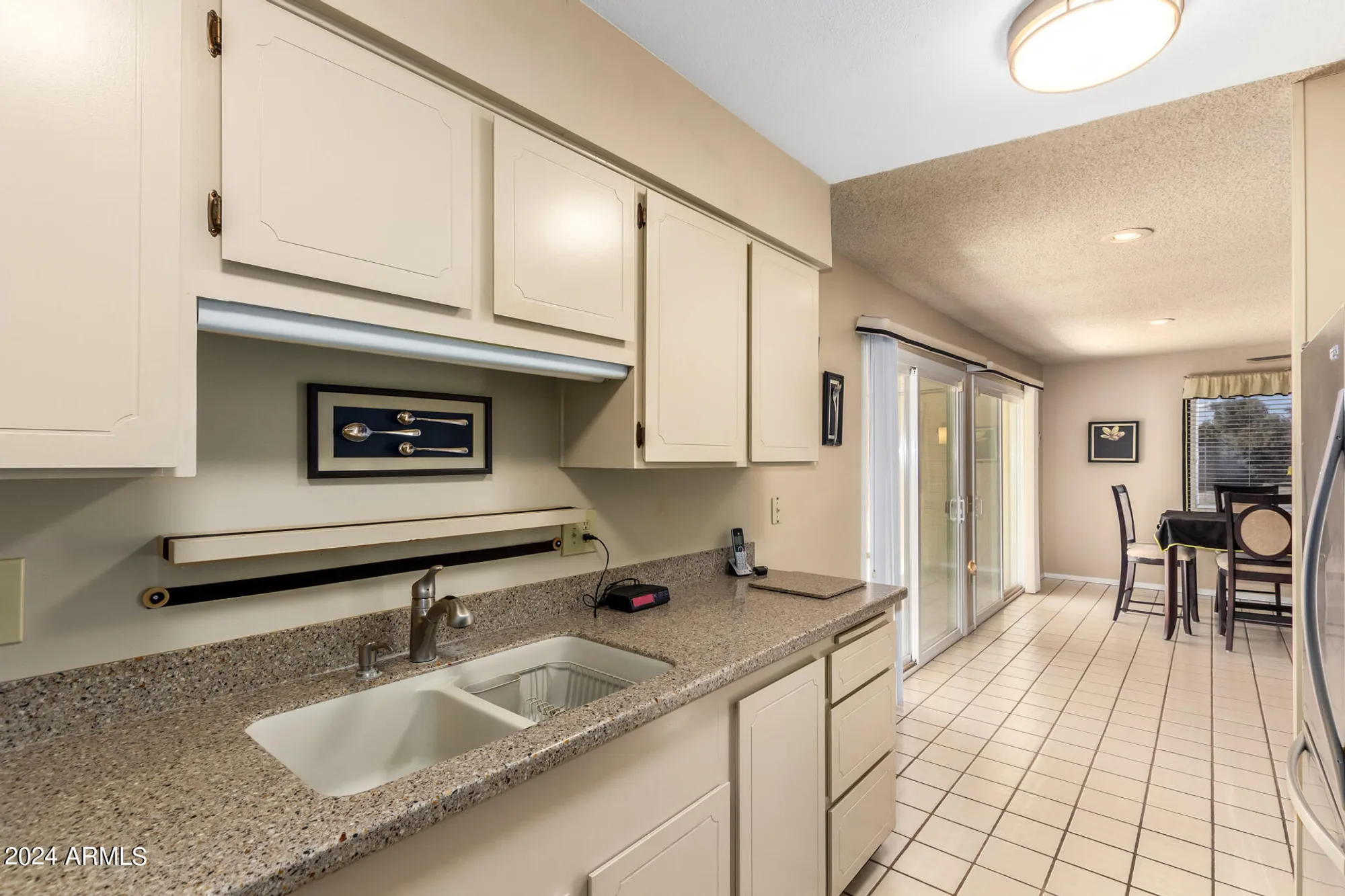 Property Slideshow image 10 of 23 | 10477 w highwood ln, Sun City, AZ, 85373