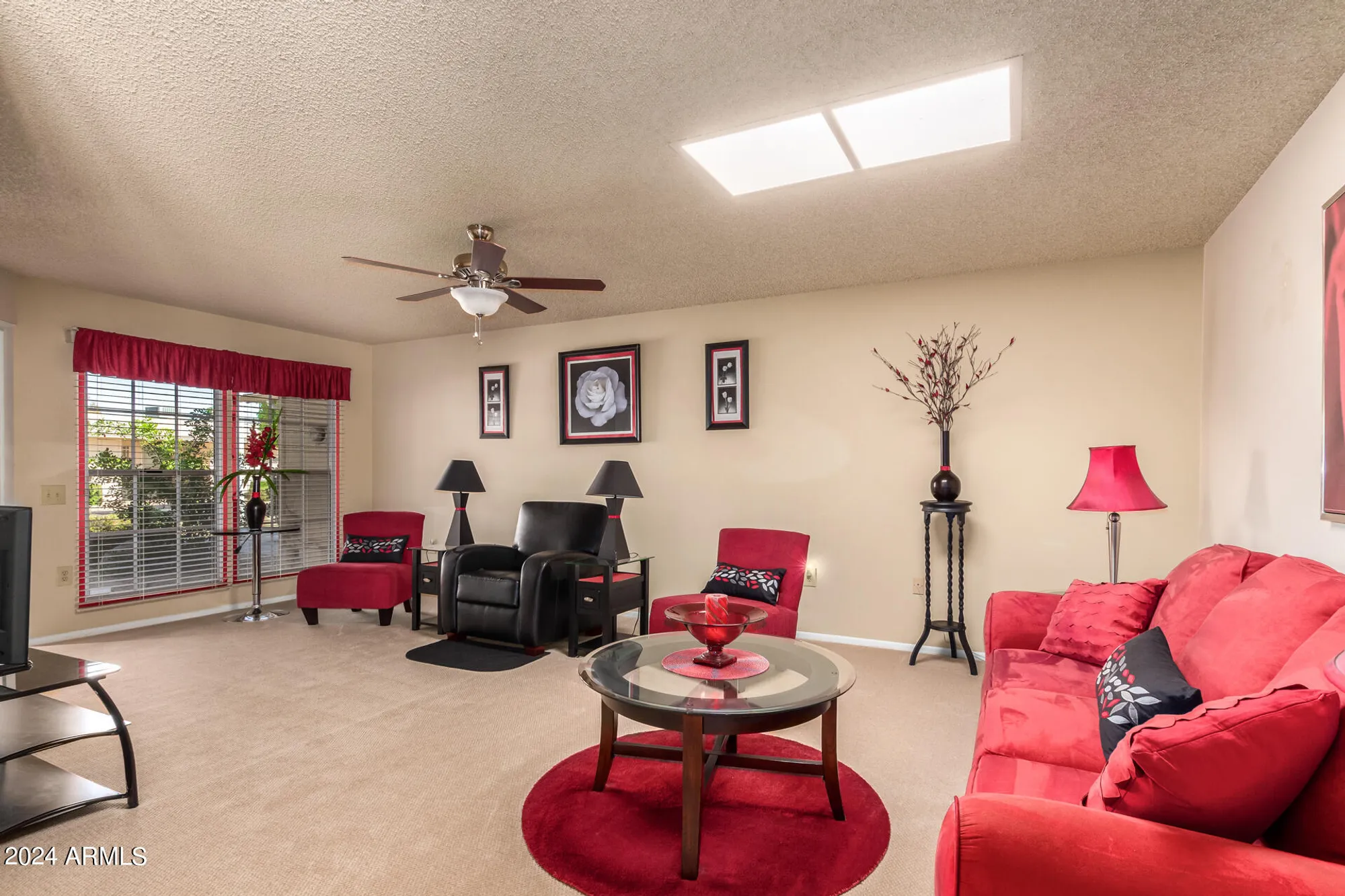 Property Slideshow image 14 of 23 | 10477 w highwood ln, Sun City, AZ, 85373