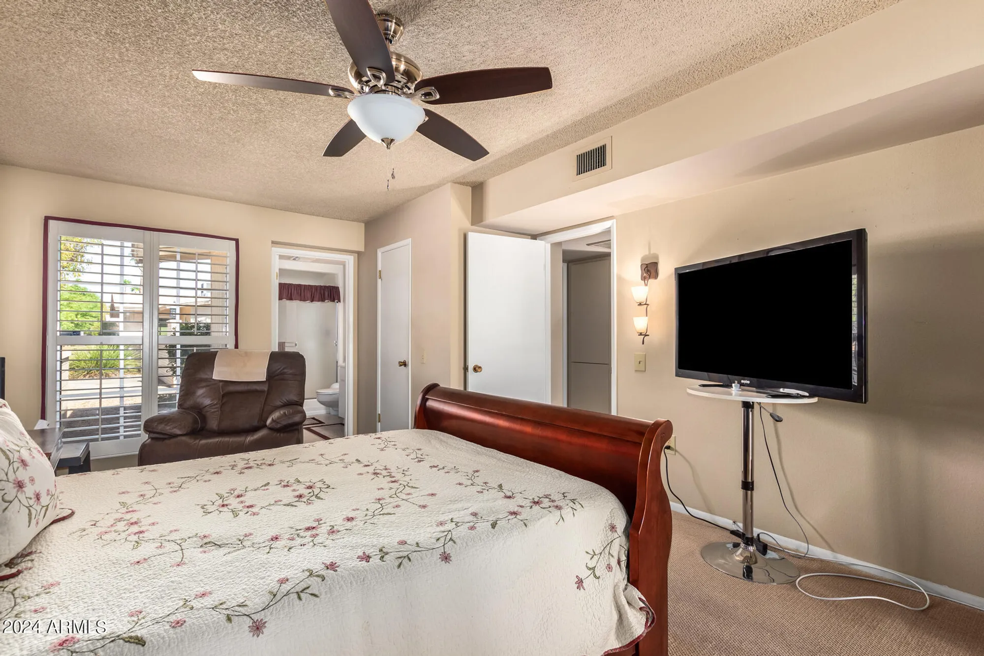 Property Slideshow image 16 of 23 | 10477 w highwood ln, Sun City, AZ, 85373