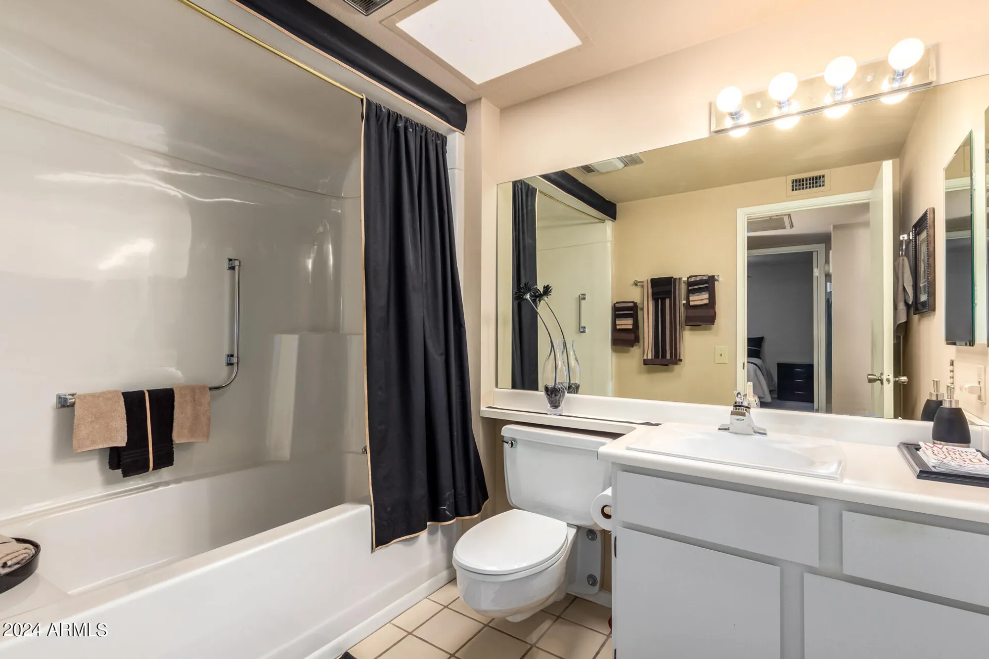 Property Slideshow image 18 of 23 | 10477 w highwood ln, Sun City, AZ, 85373