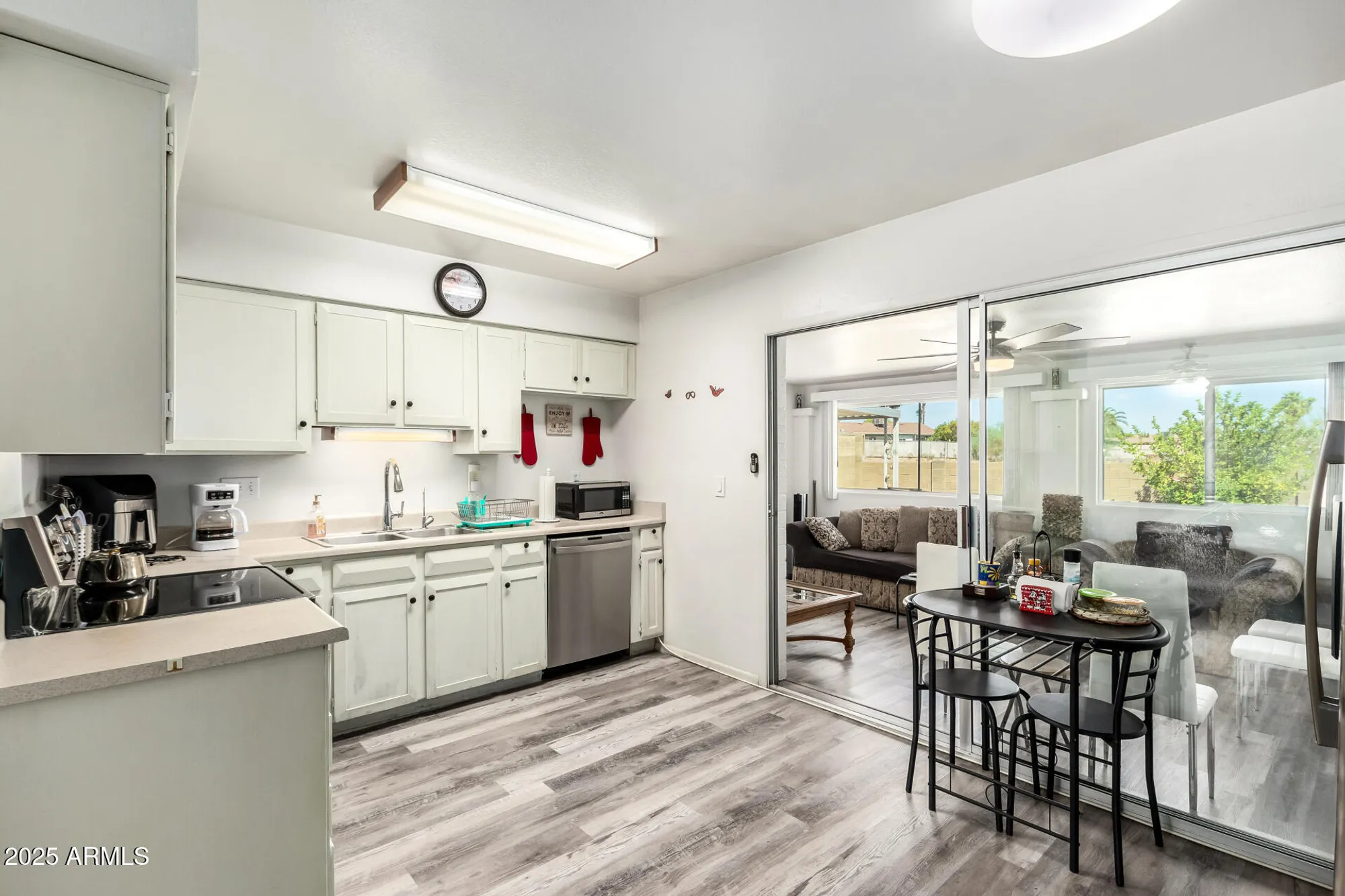 Property Slideshow image 11 of 31 | 15618 n 21st st, Phoenix, AZ, 85022