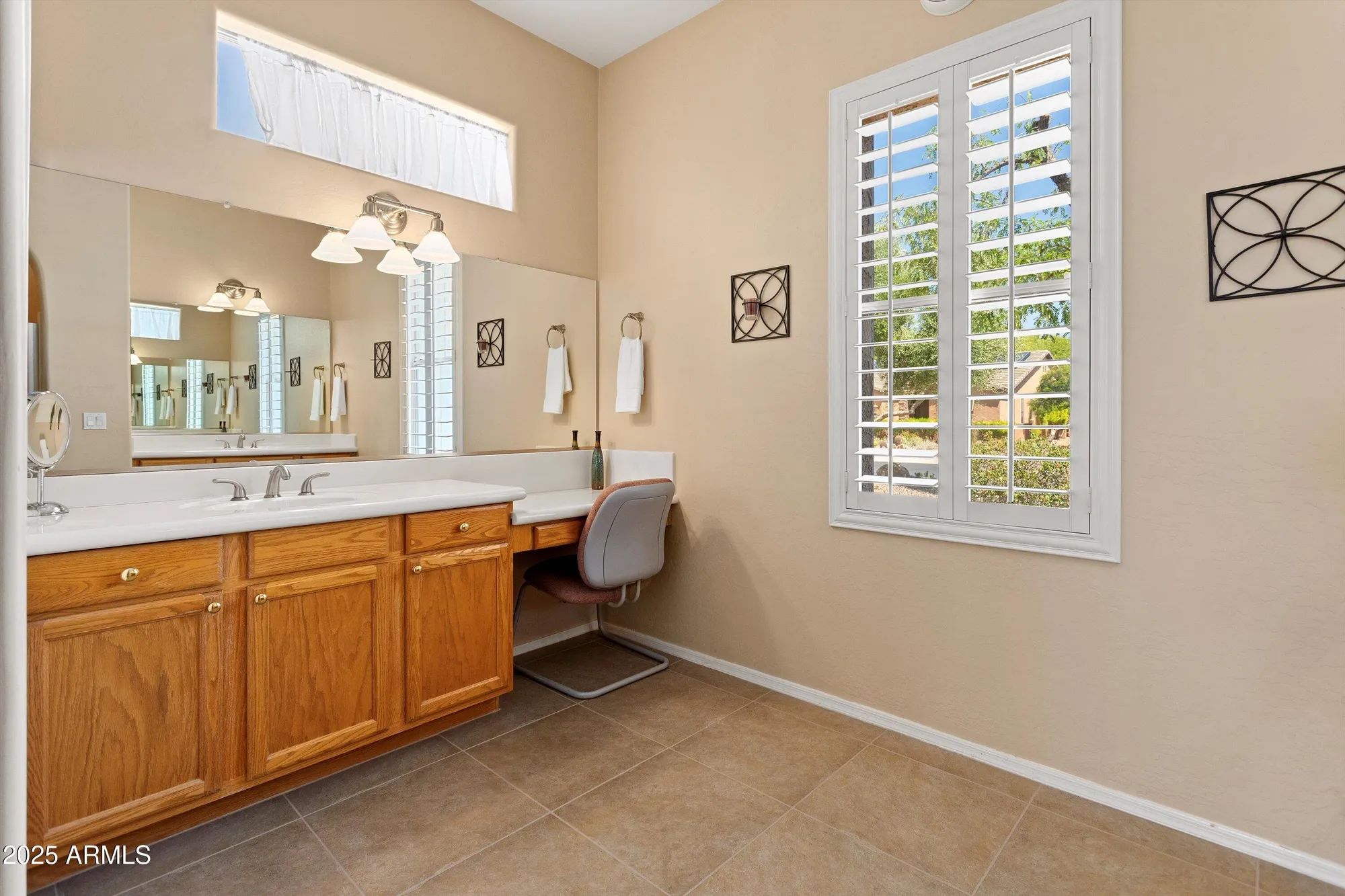 Property Slideshow image 14 of 54 | 12379 w hedge hog pl, Peoria, AZ, 85383