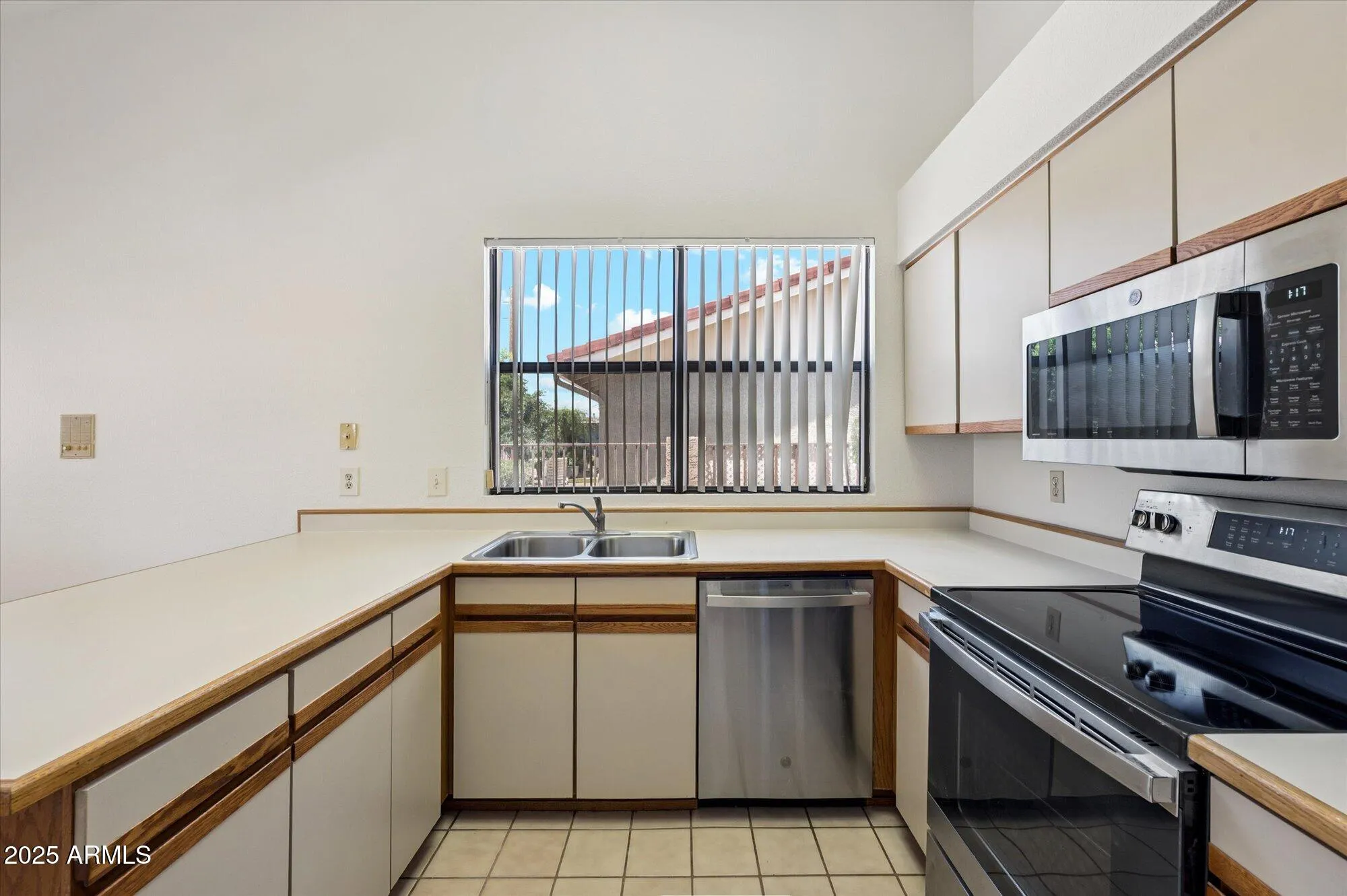 Property Slideshow image 14 of 31 | 12826 s 40th pl, Phoenix, AZ, 85044