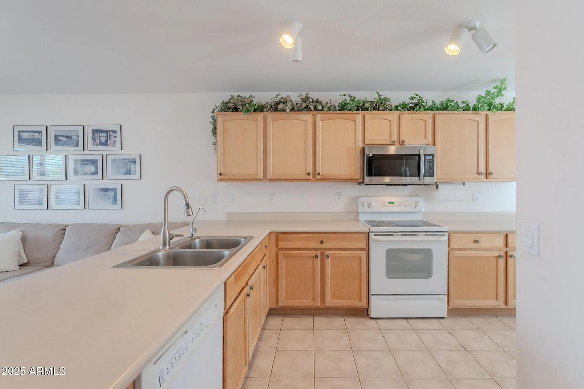 Property Slideshow image 7 of 46 | 3004 e firestone dr, Chandler, AZ, 85249