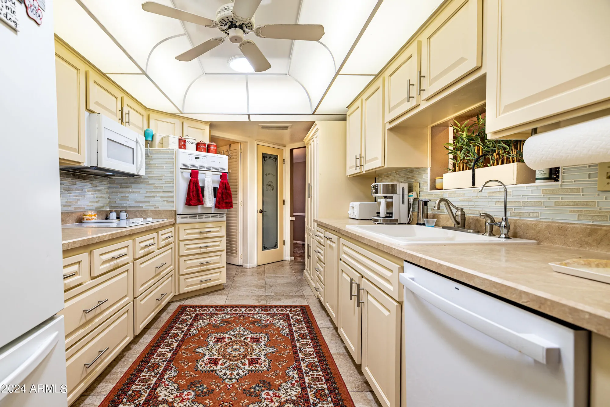 Property Slideshow image 10 of 32 | 10630 w pineaire dr, Sun City, AZ, 85351