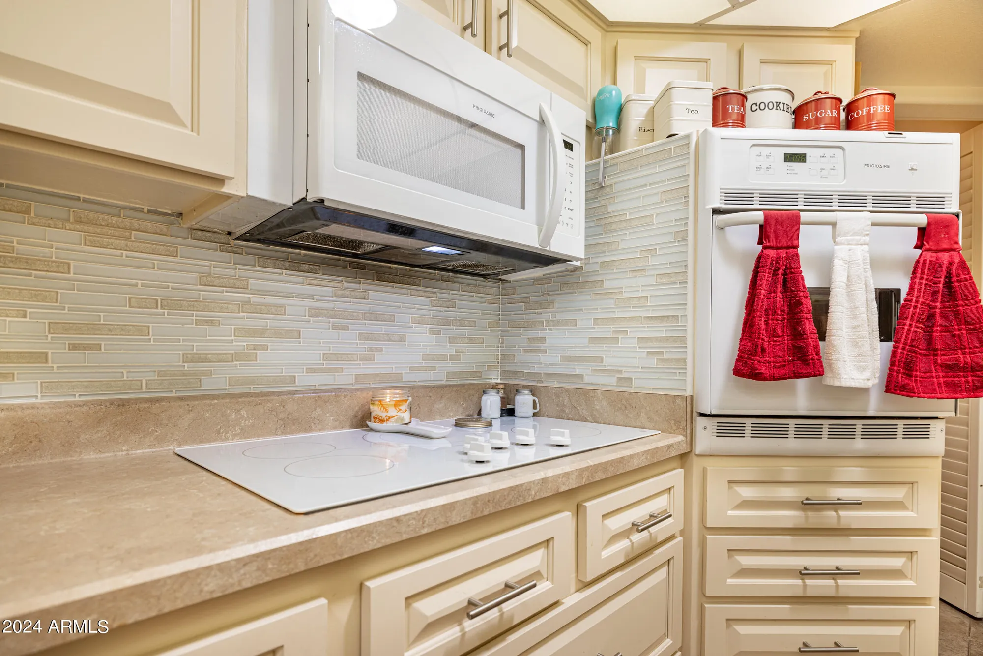 Property Slideshow image 12 of 32 | 10630 w pineaire dr, Sun City, AZ, 85351