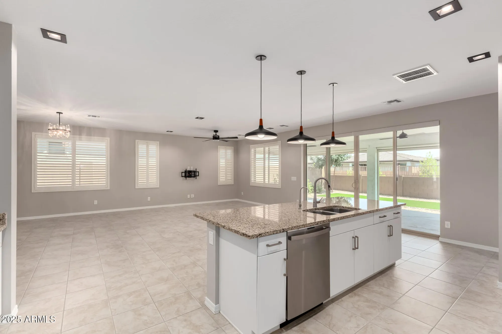 Property Slideshow image 9 of 59 | 1541 w camina buena vis, San Tan Valley, AZ, 85140