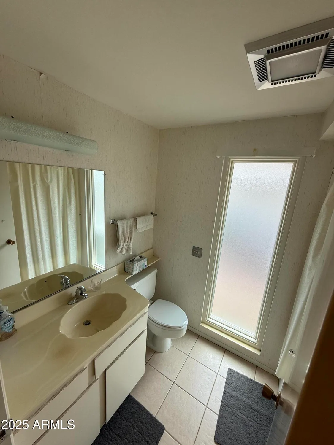 Property Slideshow image 10 of 11 | 9445 w rolling hills dr, Sun City, AZ, 85351