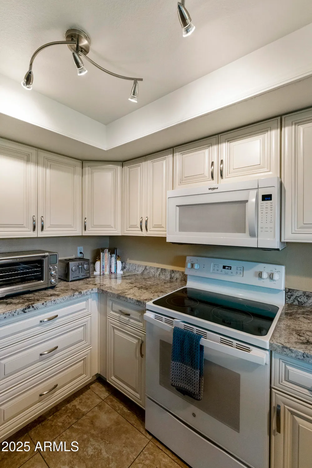 Property Slideshow image 7 of 43 | 633 s 77th st, Mesa, AZ, 85208