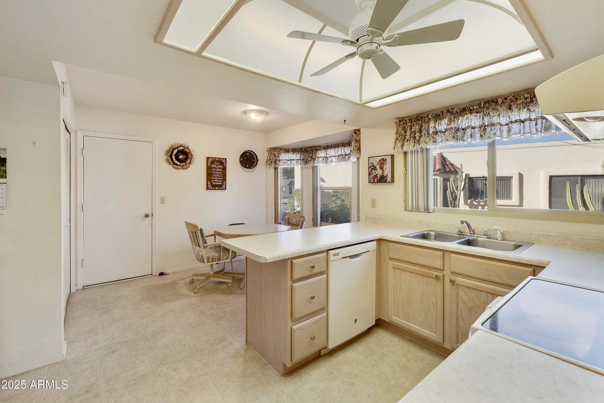 Property Slideshow image 5 of 37 | 649 s arrowwood way, Mesa, AZ, 85208