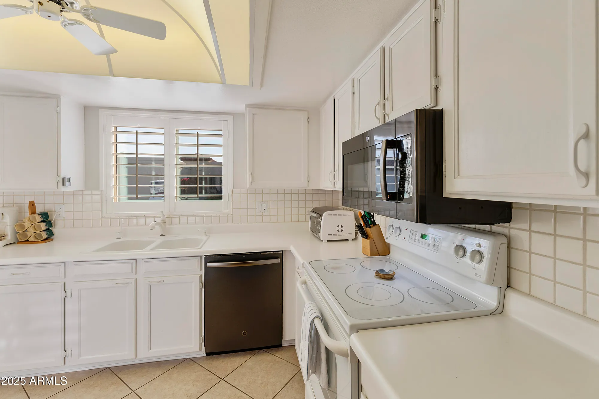 Property Slideshow image 8 of 37 | 663 s saguaro way, Mesa, AZ, 85208