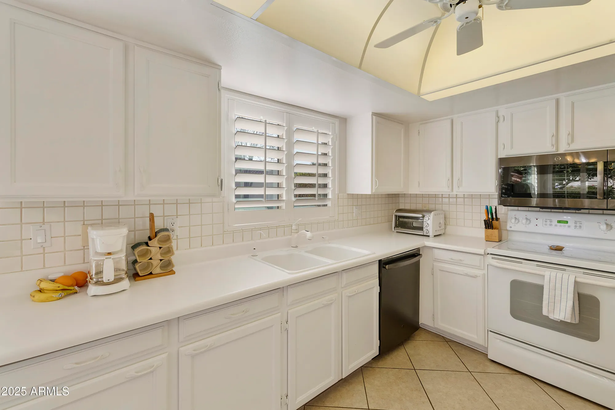 Property Slideshow image 7 of 37 | 663 s saguaro way, Mesa, AZ, 85208