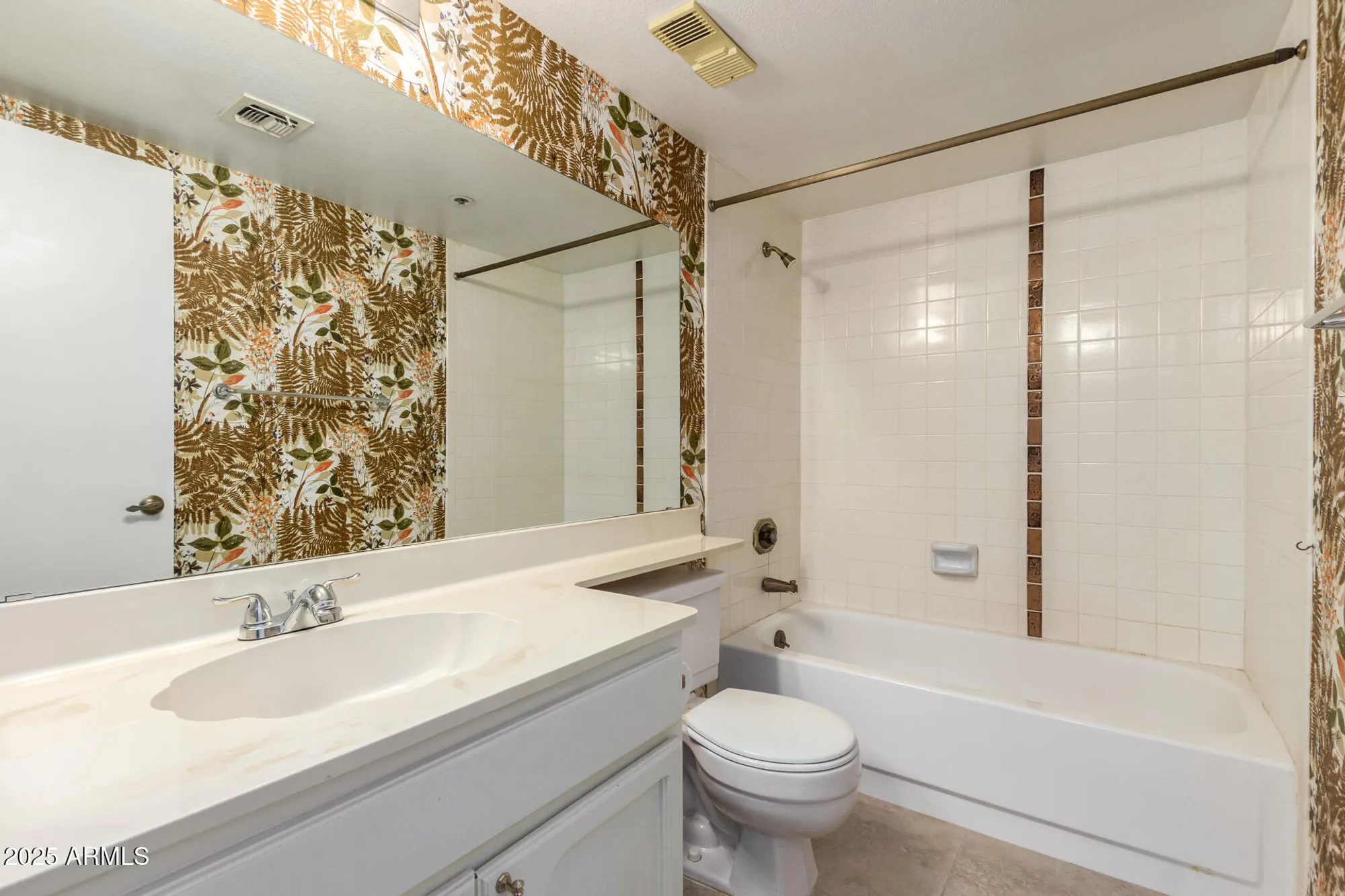 Property Slideshow image 27 of 31 | 7950 e camelback rd, Scottsdale, AZ, 85251