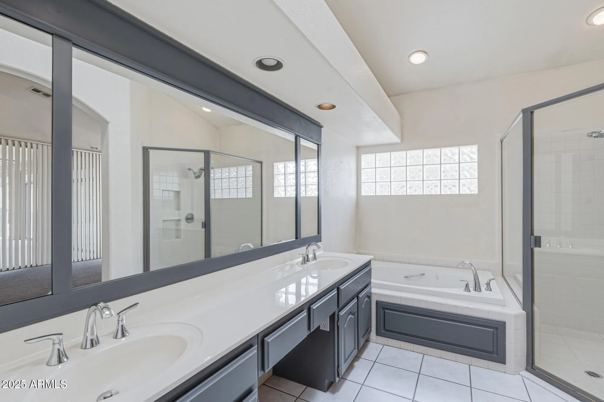 Property Slideshow image 15 of 35 | 402 w beechnut pl, Chandler, AZ, 85248