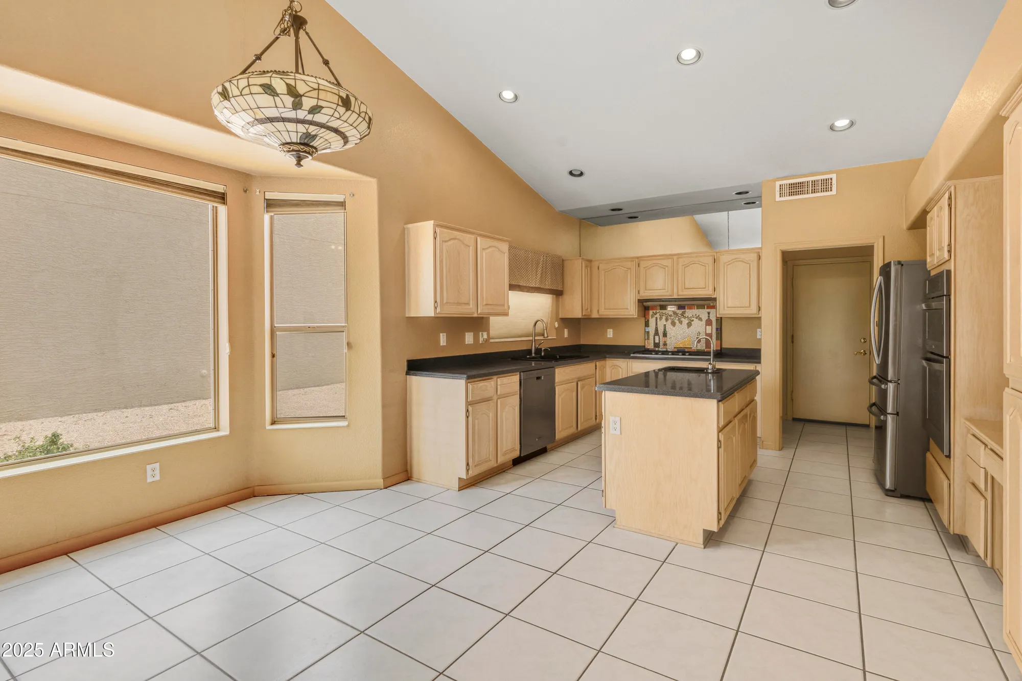 Property Slideshow image 9 of 35 | 402 w beechnut pl, Chandler, AZ, 85248