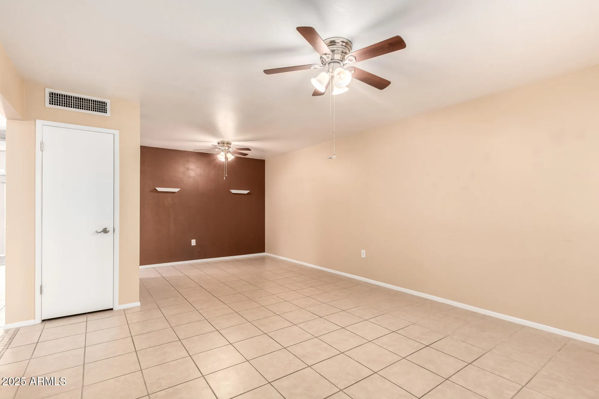 Property Slideshow image 4 of 23 | 10528 w coggins dr, Sun City, AZ, 85351