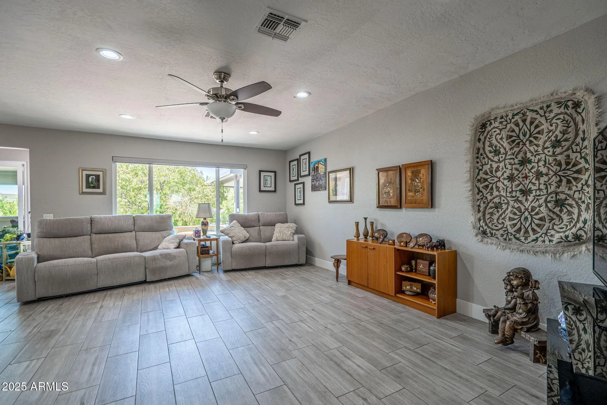 Property Slideshow image 13 of 41 | 17012 n 97th dr, Sun City, AZ, 85373