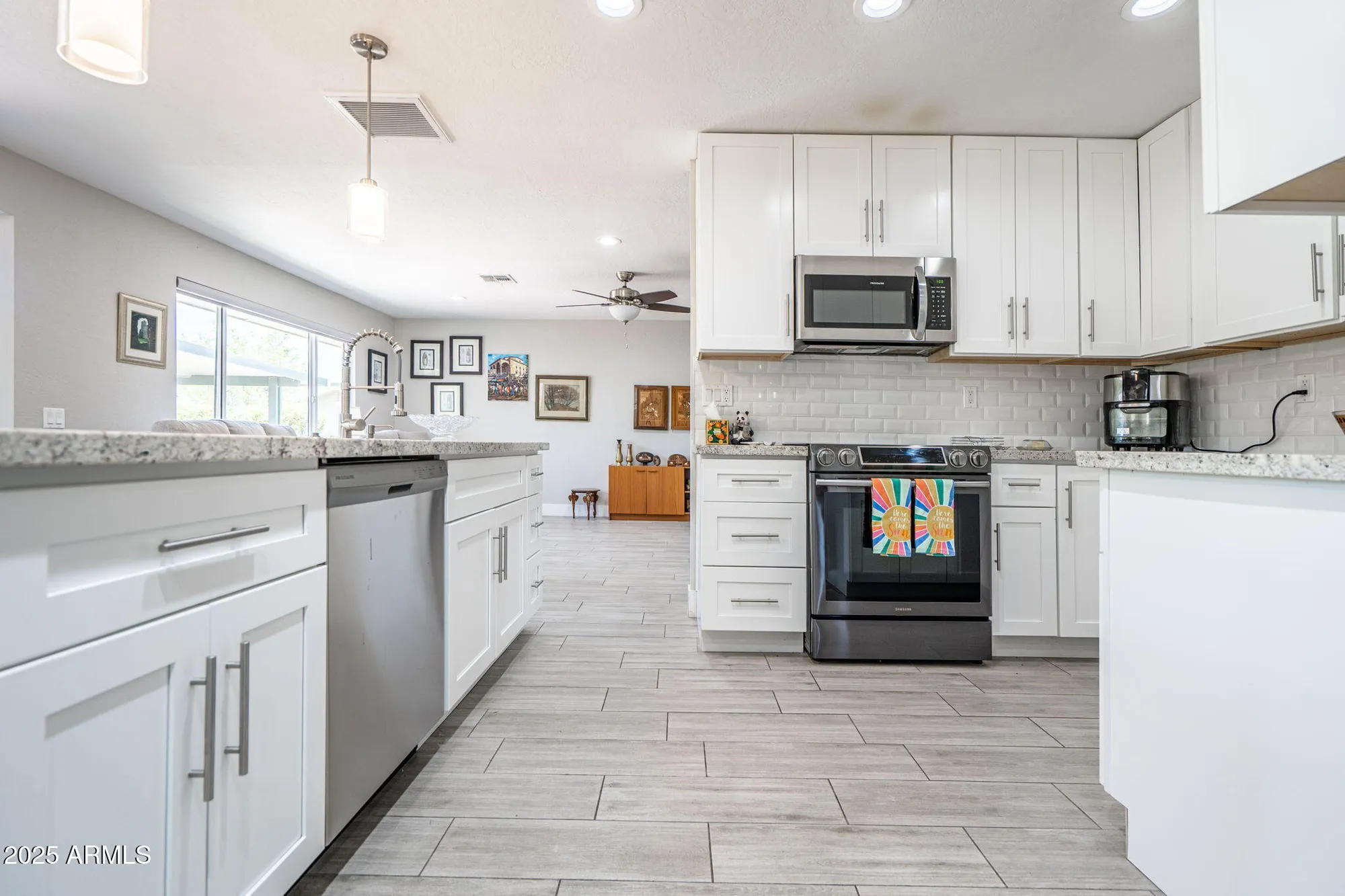 Property Slideshow image 12 of 41 | 17012 n 97th dr, Sun City, AZ, 85373