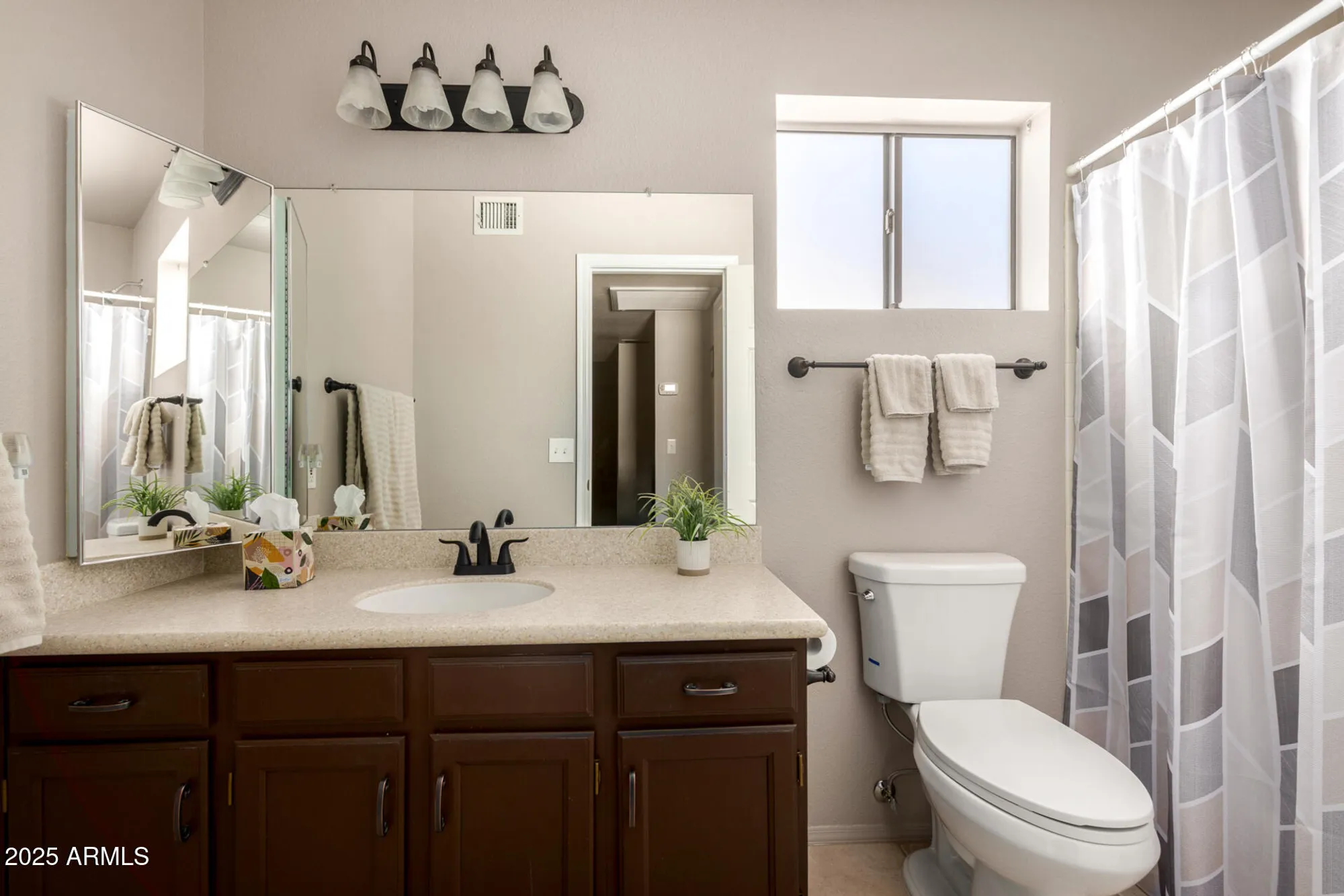 Property Slideshow image 14 of 23 | 19702 n 98th ln, Peoria, AZ, 85382