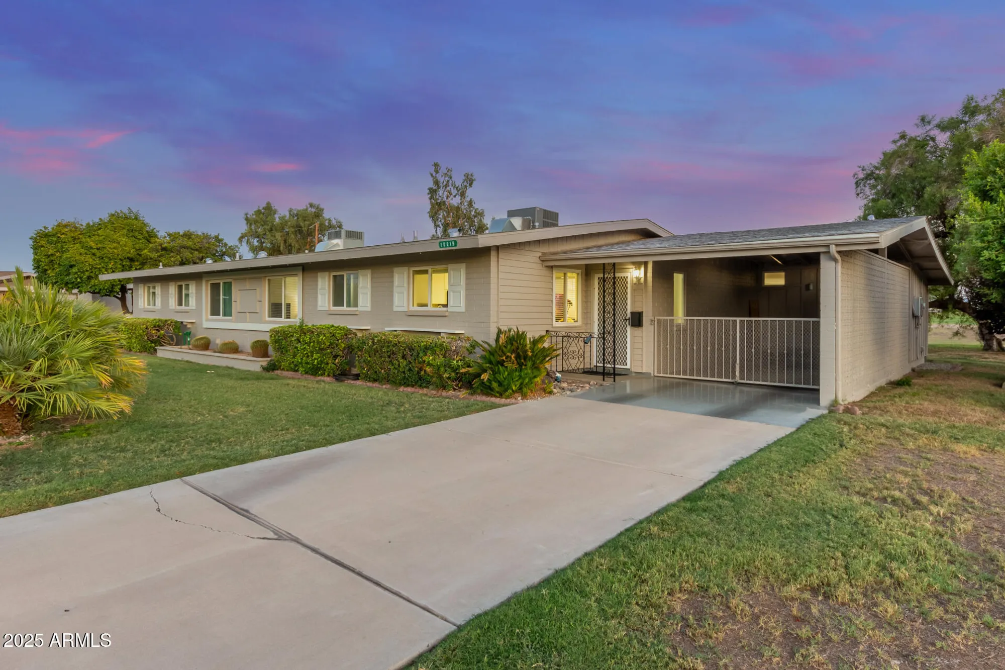 Property Slideshow image 2 of 44 | 10219 w snead cir, Sun City, AZ, 85351