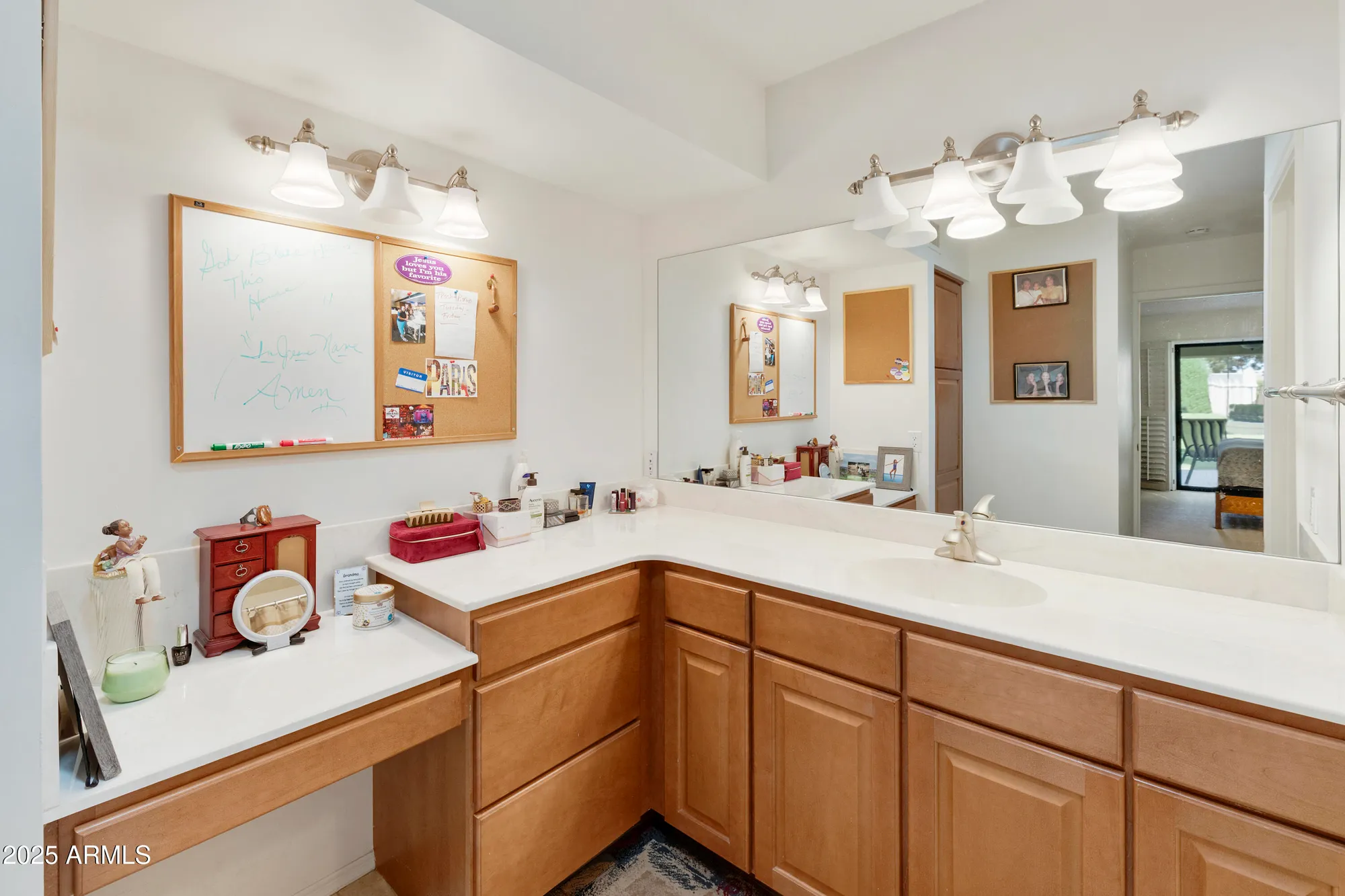 Property Slideshow image 13 of 43 | 652 s saguaro way, Mesa, AZ, 85208